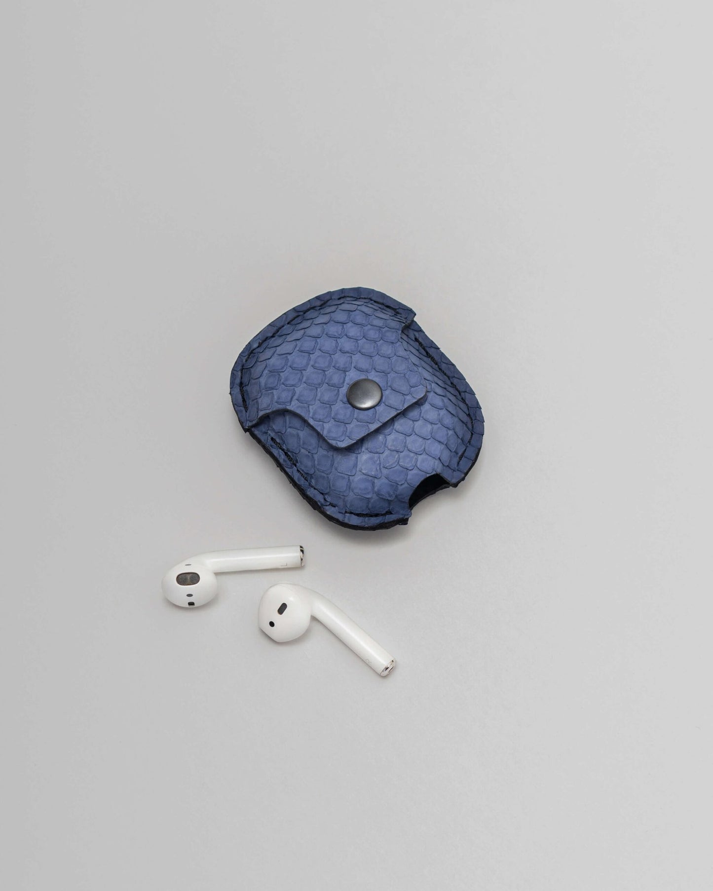 Чохол для AirPods із сіро-синьої шкіри пітона з дрібними лусочками