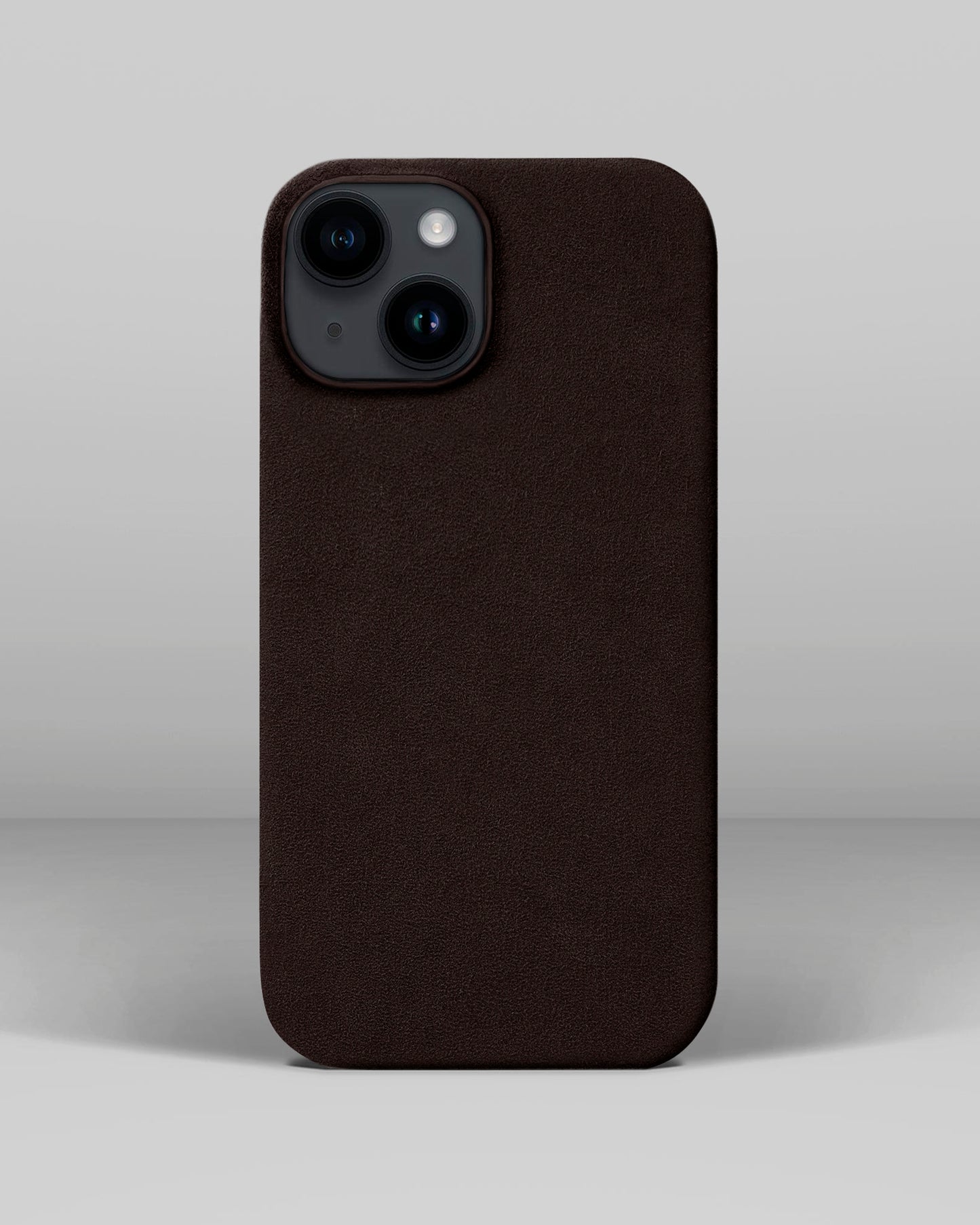 Темно-коричневий чохол з алькантари для iPhone 15