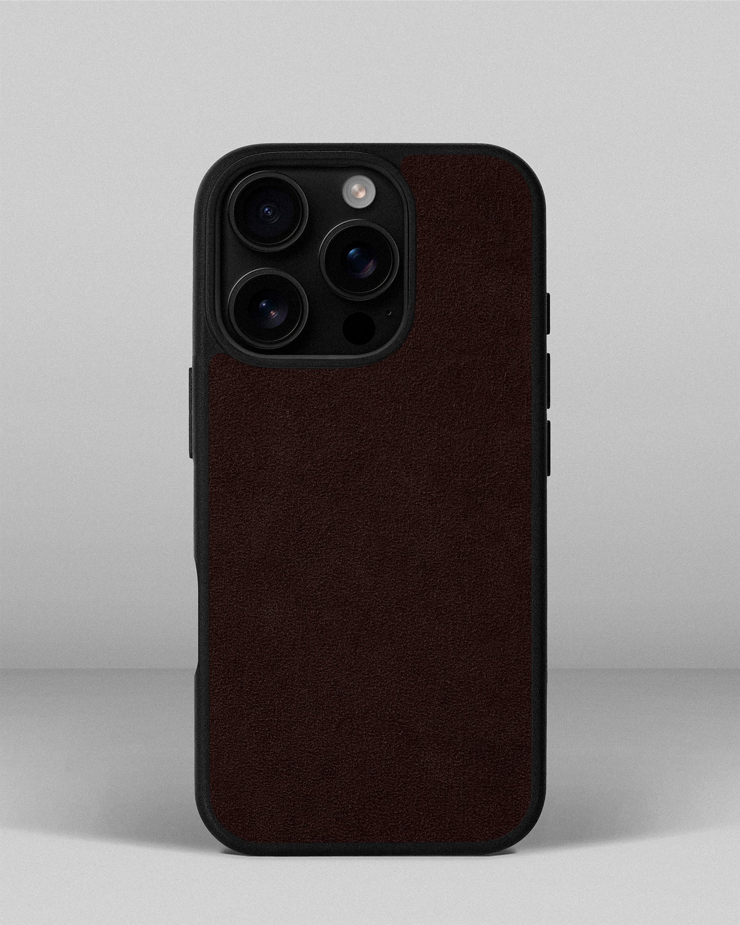 Чохол із темно-коричневою вставкою з алькантари для iPhone 15 Pro