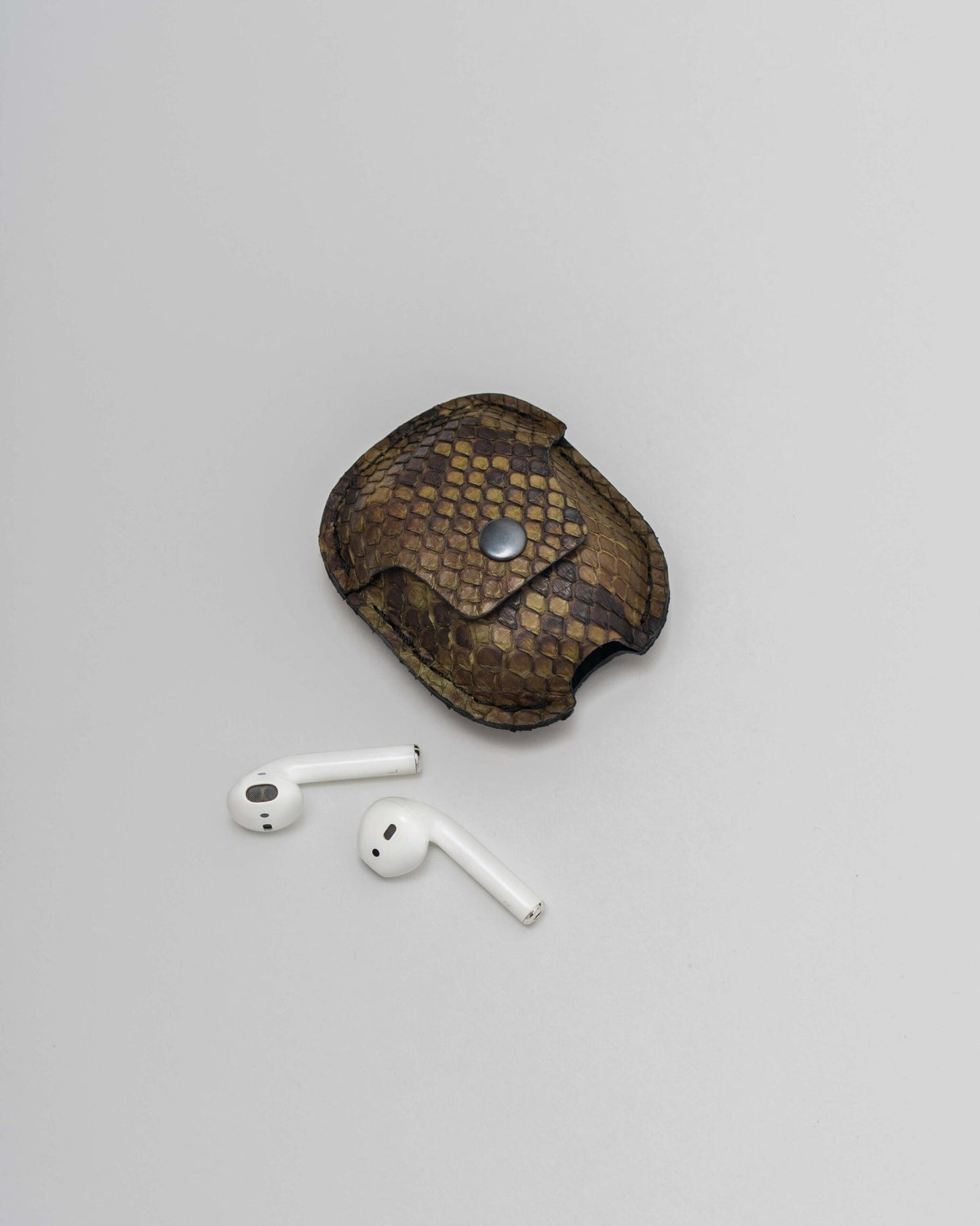 Чохол для AirPods з оливкової шкіри пітона з дрібними лусочками