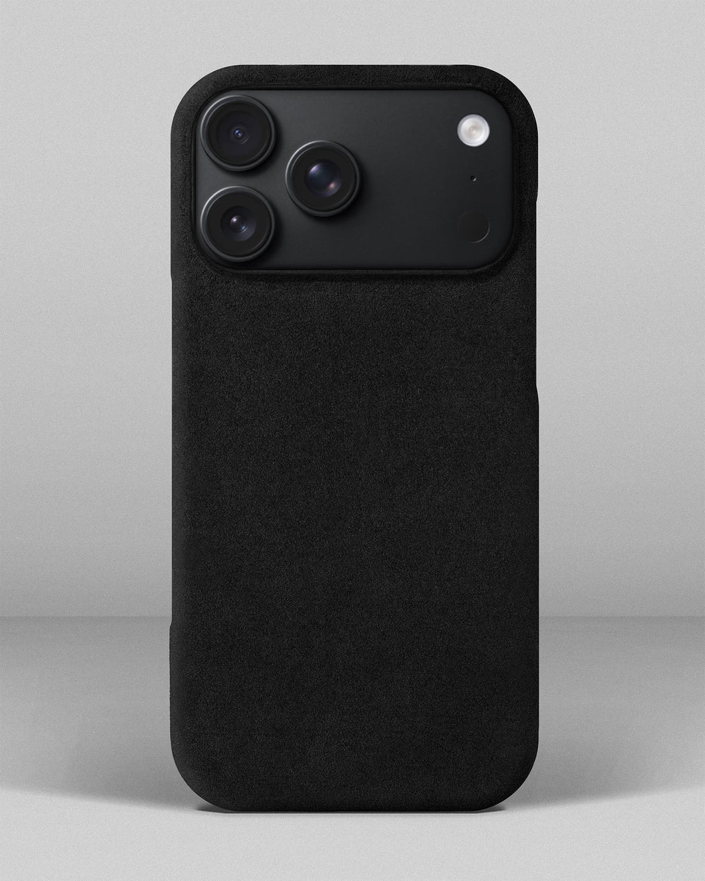 Чорний обтягнутий чохол з алькантари для iPhone 18 Pro Max