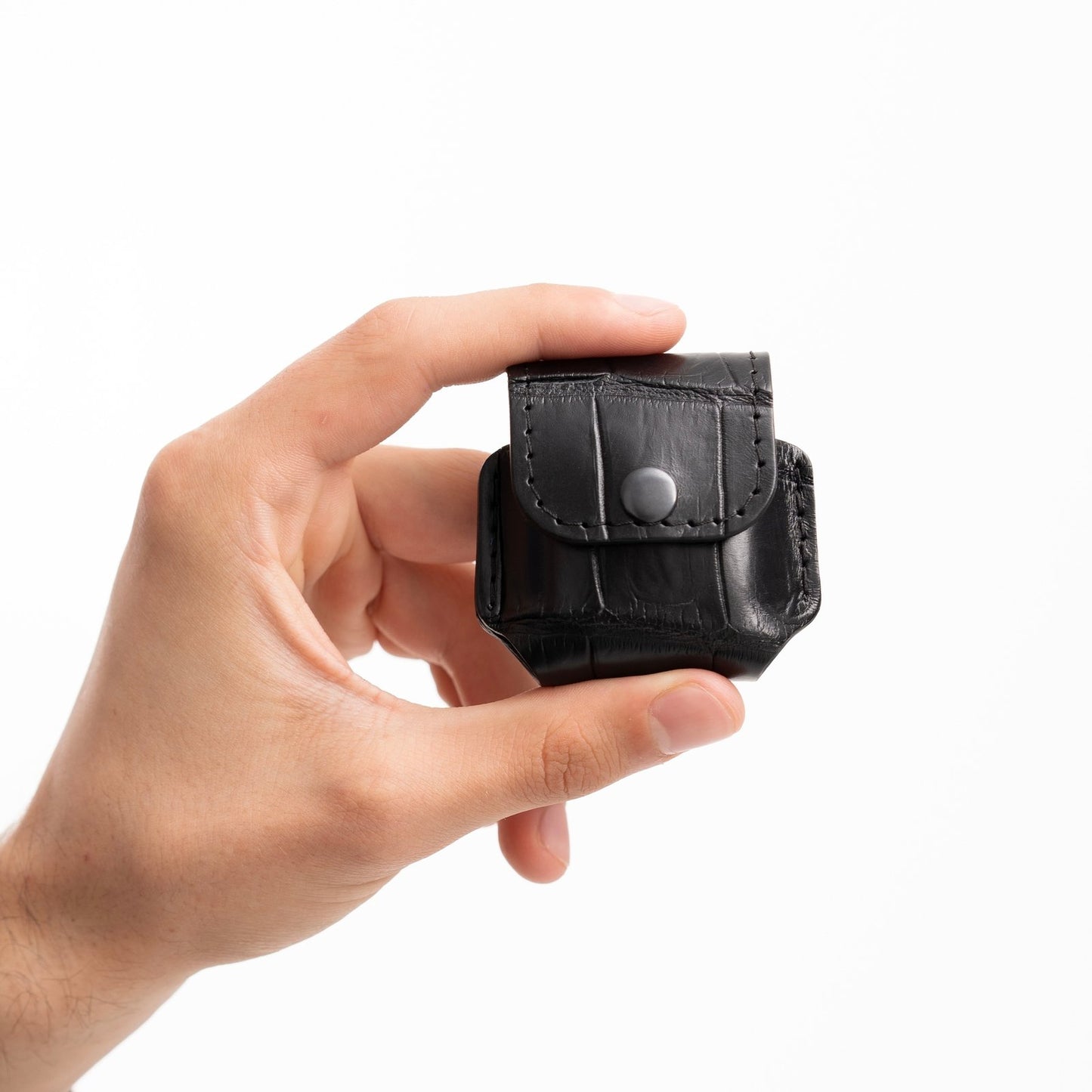 Чохол для AirPods із чорної шкіри крокодила