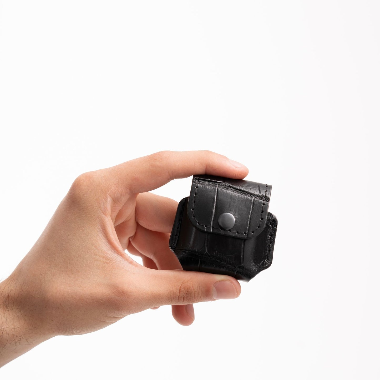 Чохол для AirPods із чорної шкіри крокодила