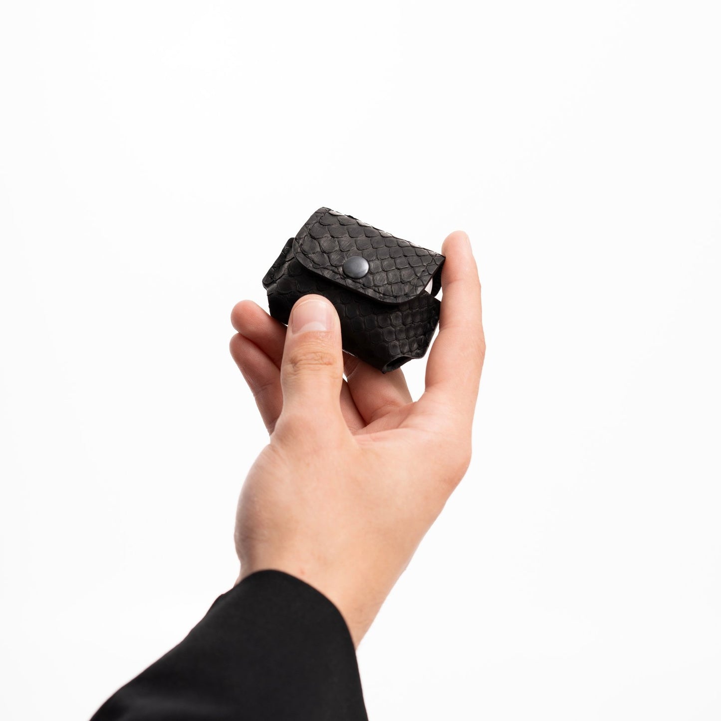 Чохол для AirPods із чорної шкіри пітона з дрібними лусочками