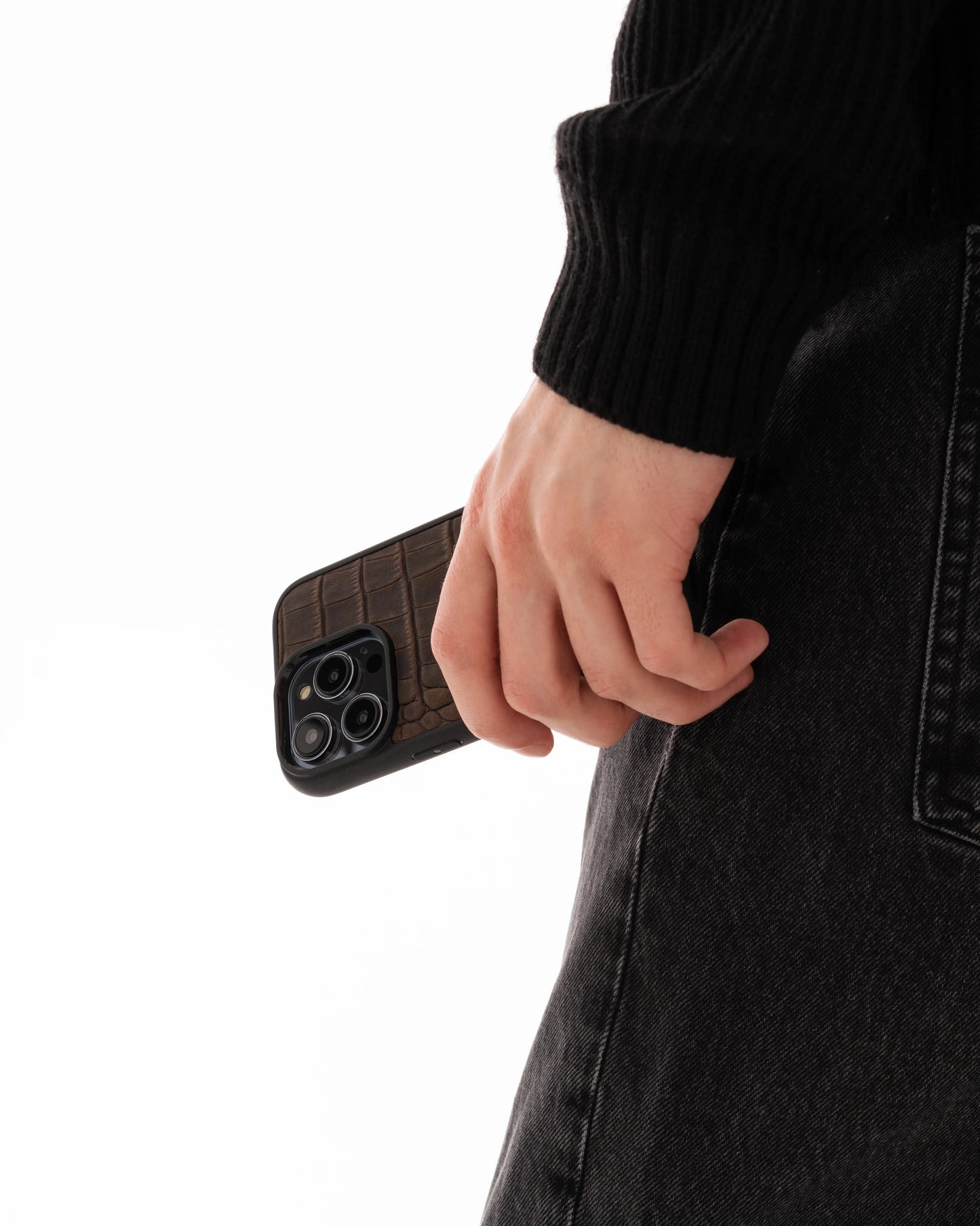 Чохол із темно-коричневого тиснення під крокодила на телячій шкірі для iPhone 16 Pro