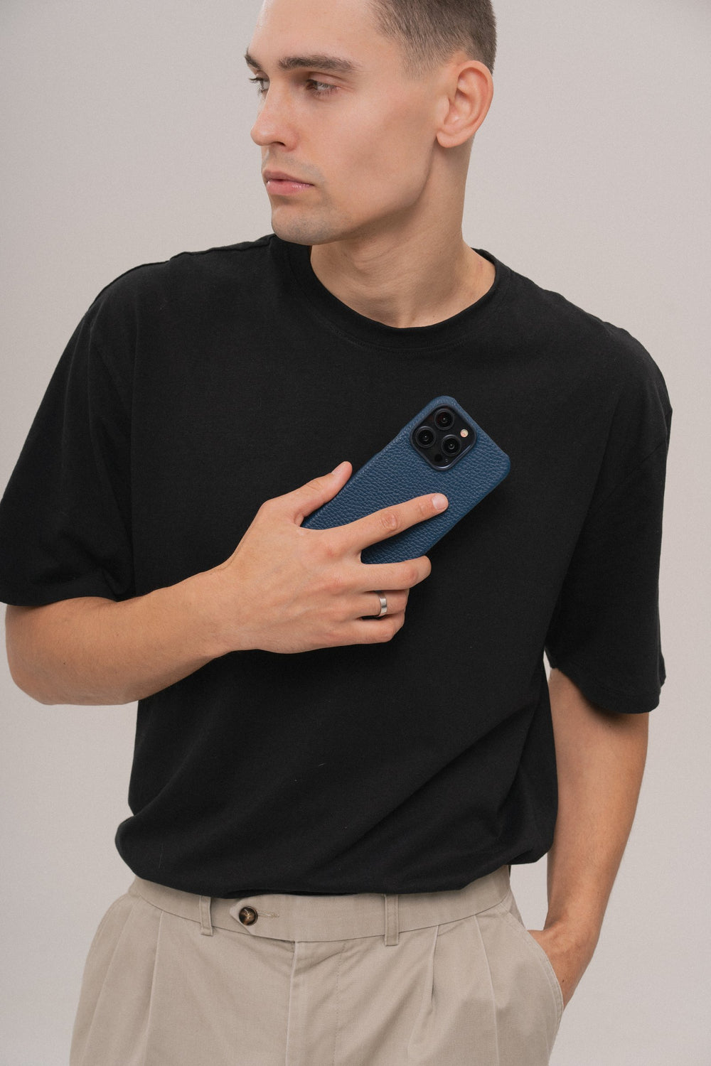 Темно-синій шкіряний обтягнутий чохол для iPhone 14