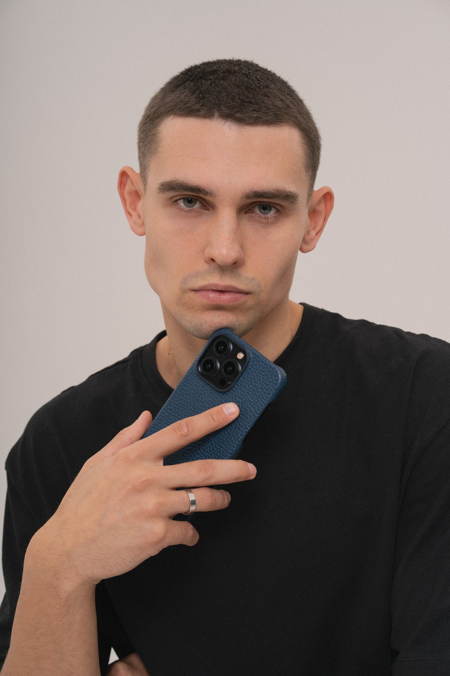 Темно-синій шкіряний чохол для iPhone 13 Pro