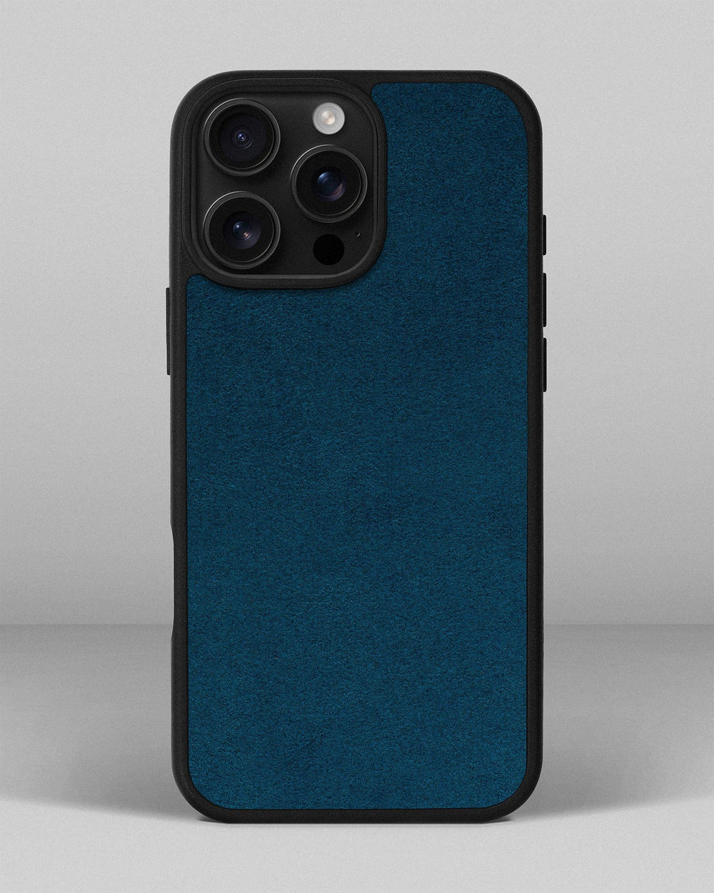 Чехол с синей вставкой из алькантары для iPhone 14 Pro Max
