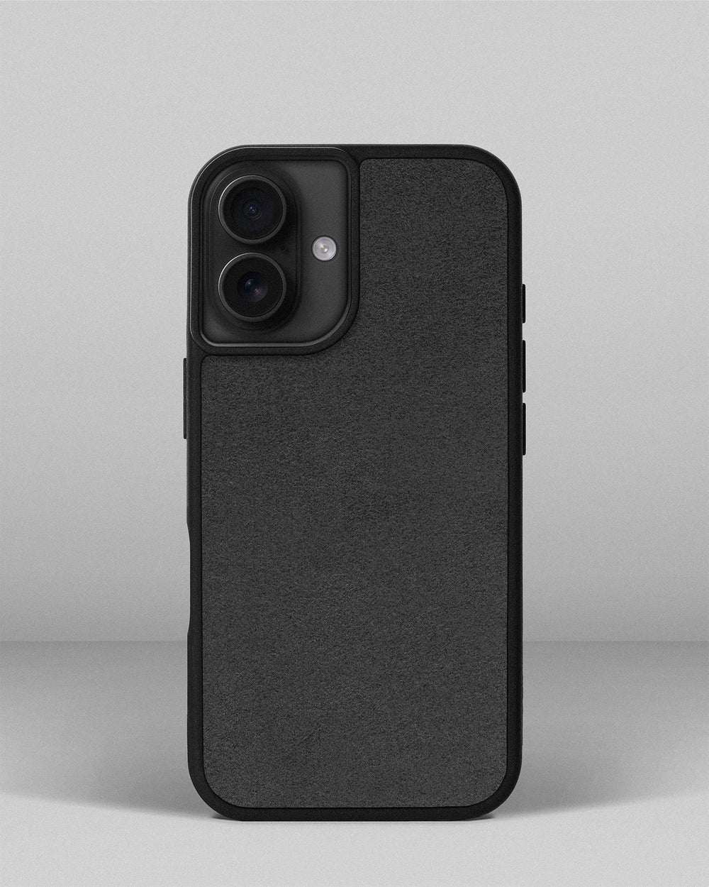 Чехол с серой вставкой из алькантары для iPhone 15