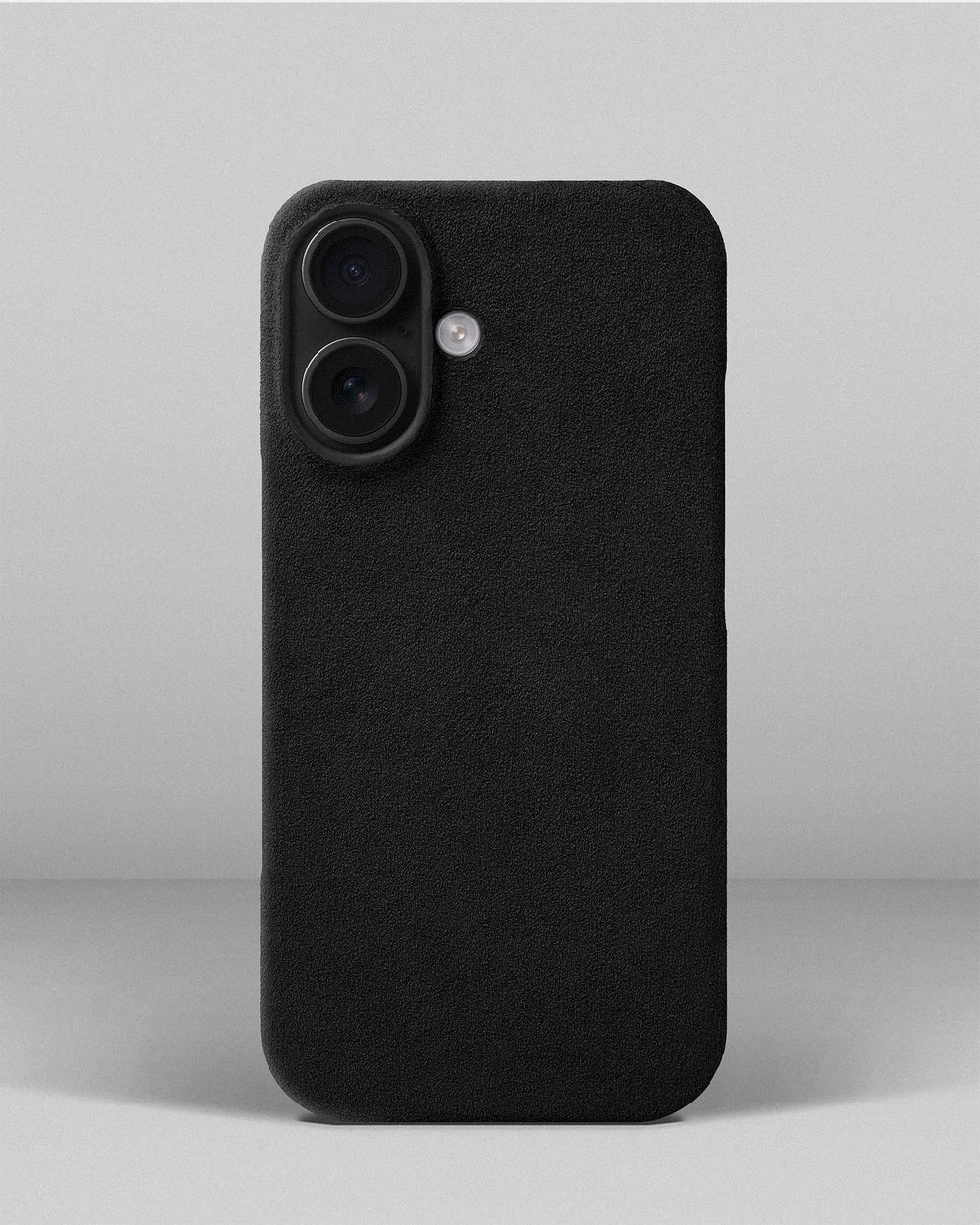 Чорний обтягнутий чохол з алькантари для iPhone 16