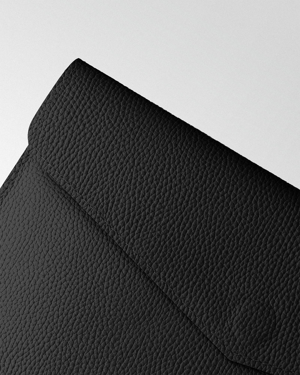 Чохол Magnetic Envelope із чорної текстурної шкіри для MacBook