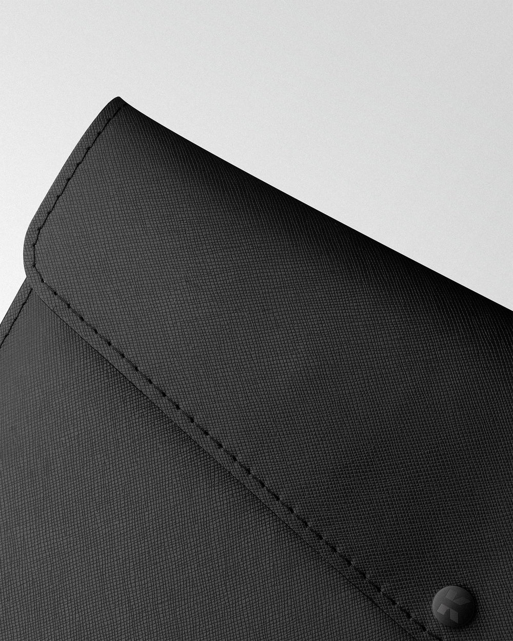 Чехол Envelope из черной кожи сафьяно для MacBook