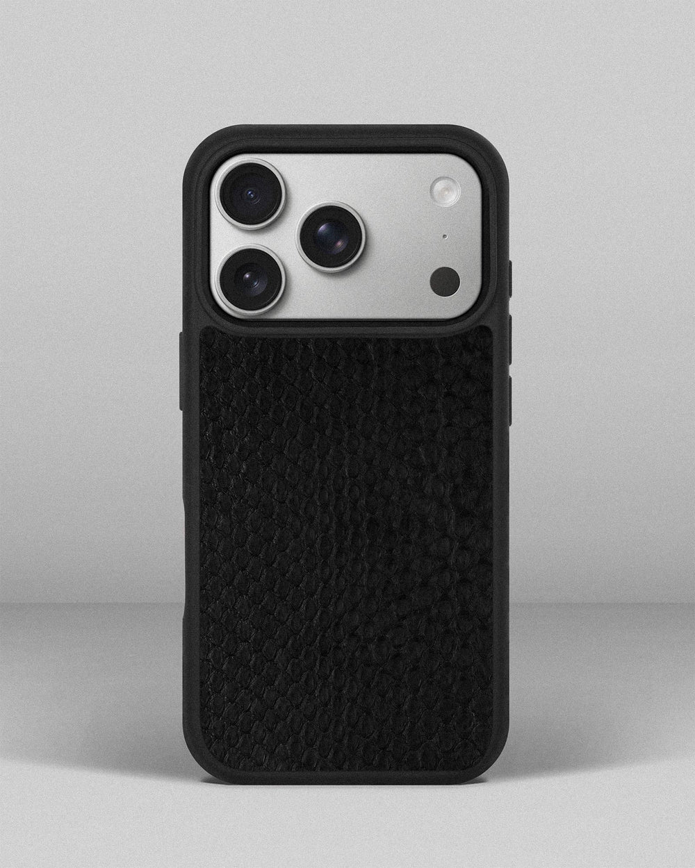 Black python leather case with small scales for iPhone 17 Pro