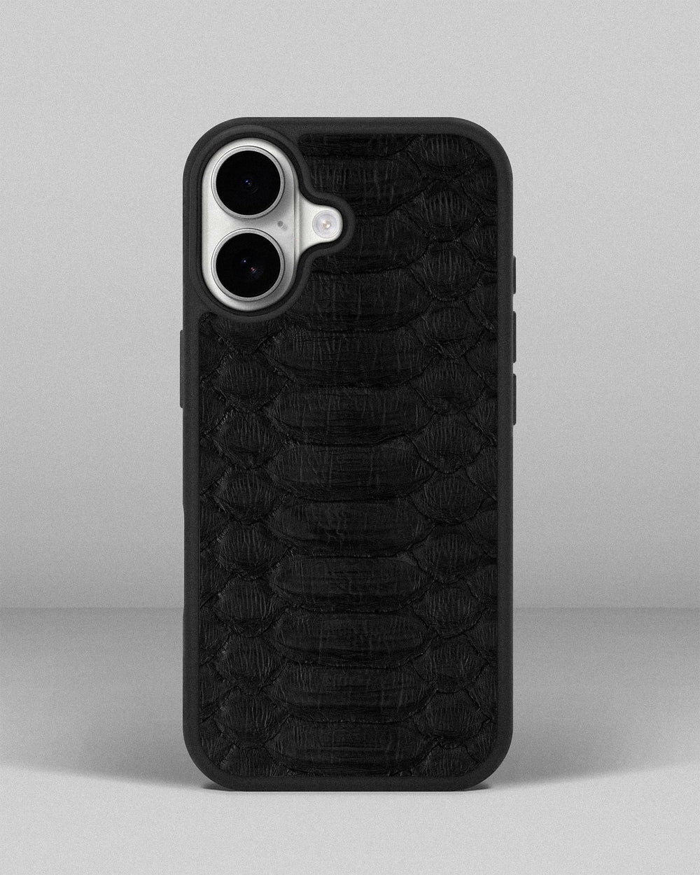 Black python leather case with wide scales for iPhone 17