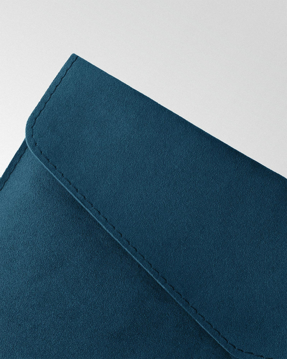 Чехол Magnetic Envelope из синей алькантары для MacBook
