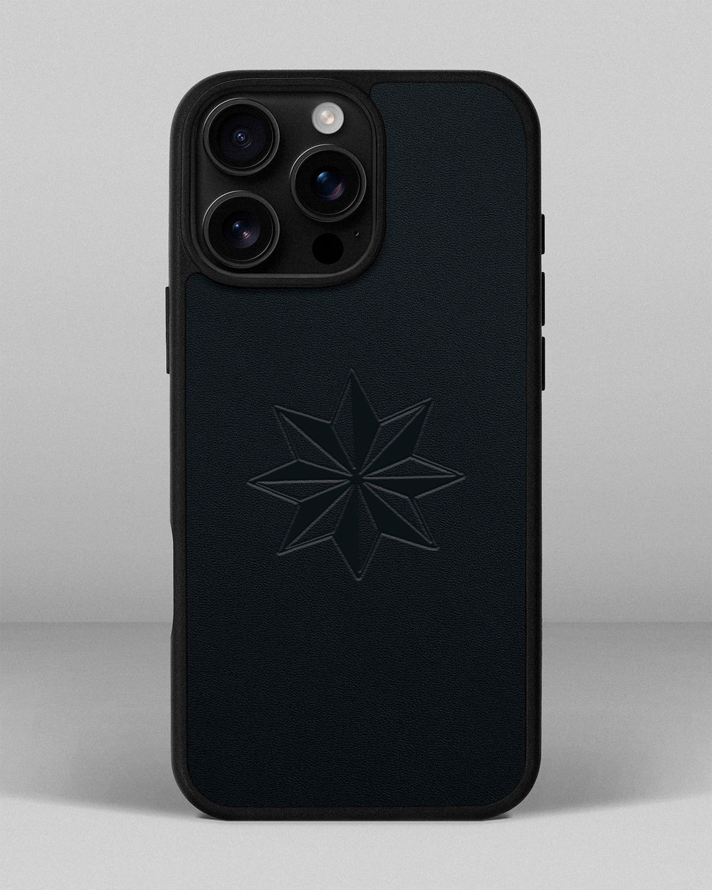 Чохол для iPhone 16 Pro Max із шкіри купон в темно-синього кольорі з тисненням Роза вітрів