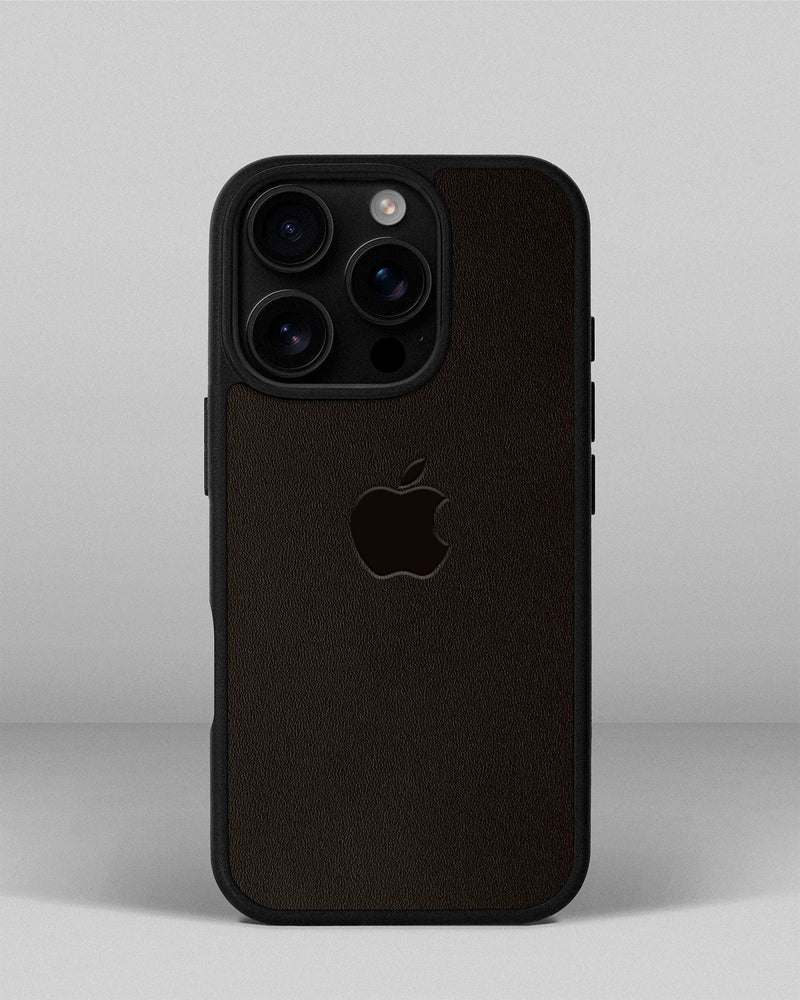 Чохол для iPhone 15 Pro із шкіри купон в темно-коричневому кольорі з логотипом яблука