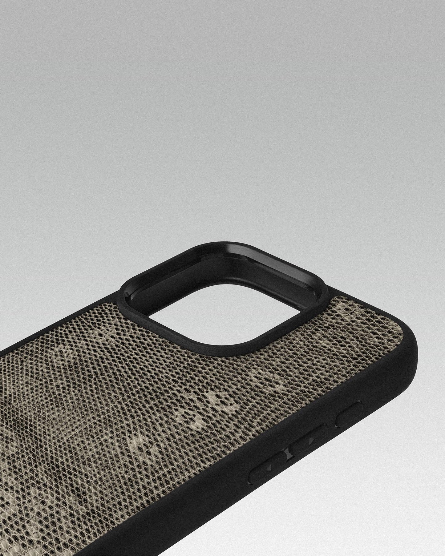 Чохол із чорно-білої шкіри ігуани для iPhone 16 Pro