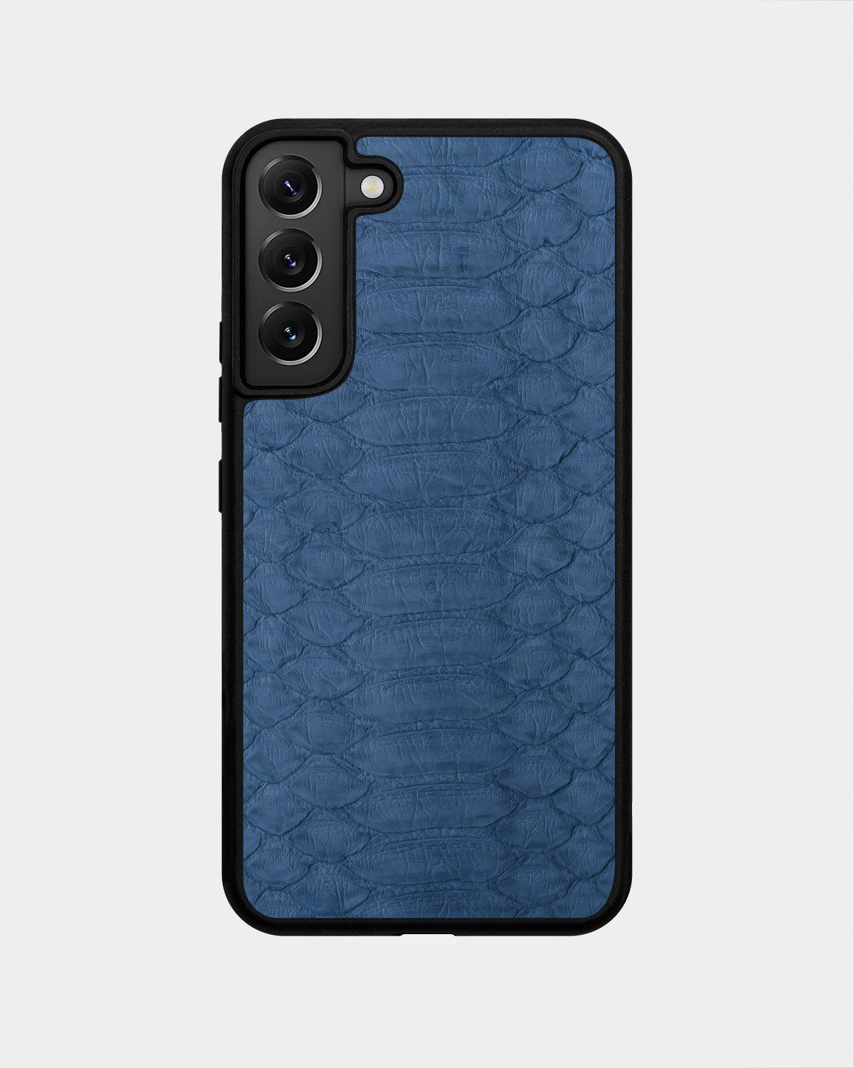 Case made of gray-blue python leather with wide scales for Samsung S22 Plus