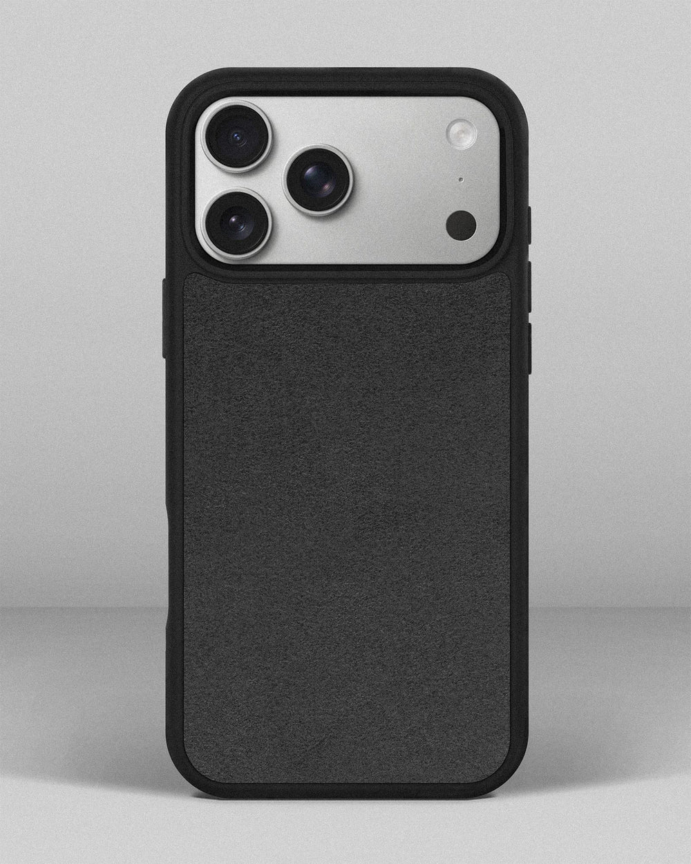 Чохол із сірою вставкою з алькантари для iPhone 17 Pro Max