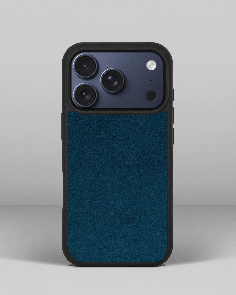 Чохол із синьою вставкою з алькантари для iPhone 17 Pro