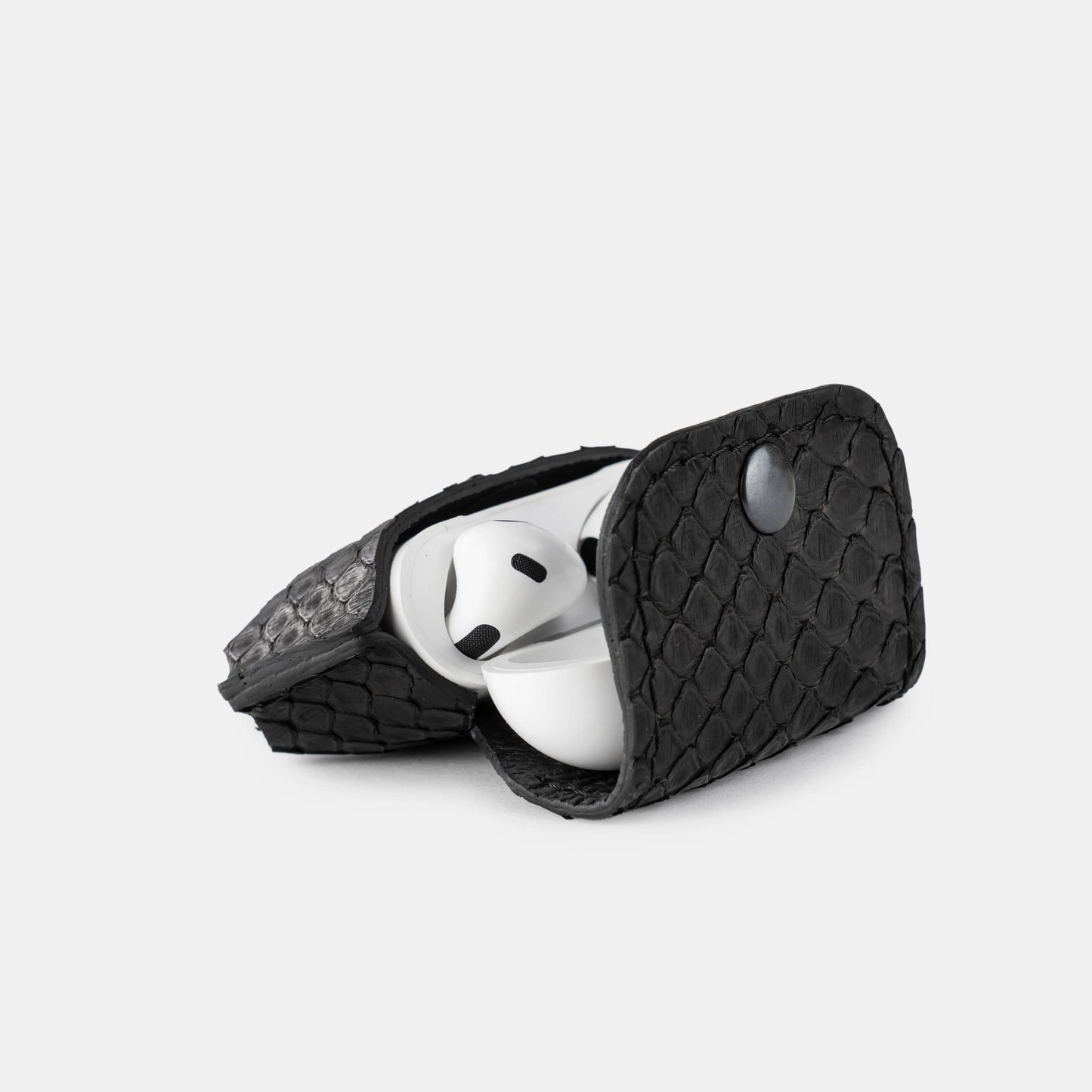 Чохол для AirPods 3 із чорної шкіри пітона з дрібними лусочками