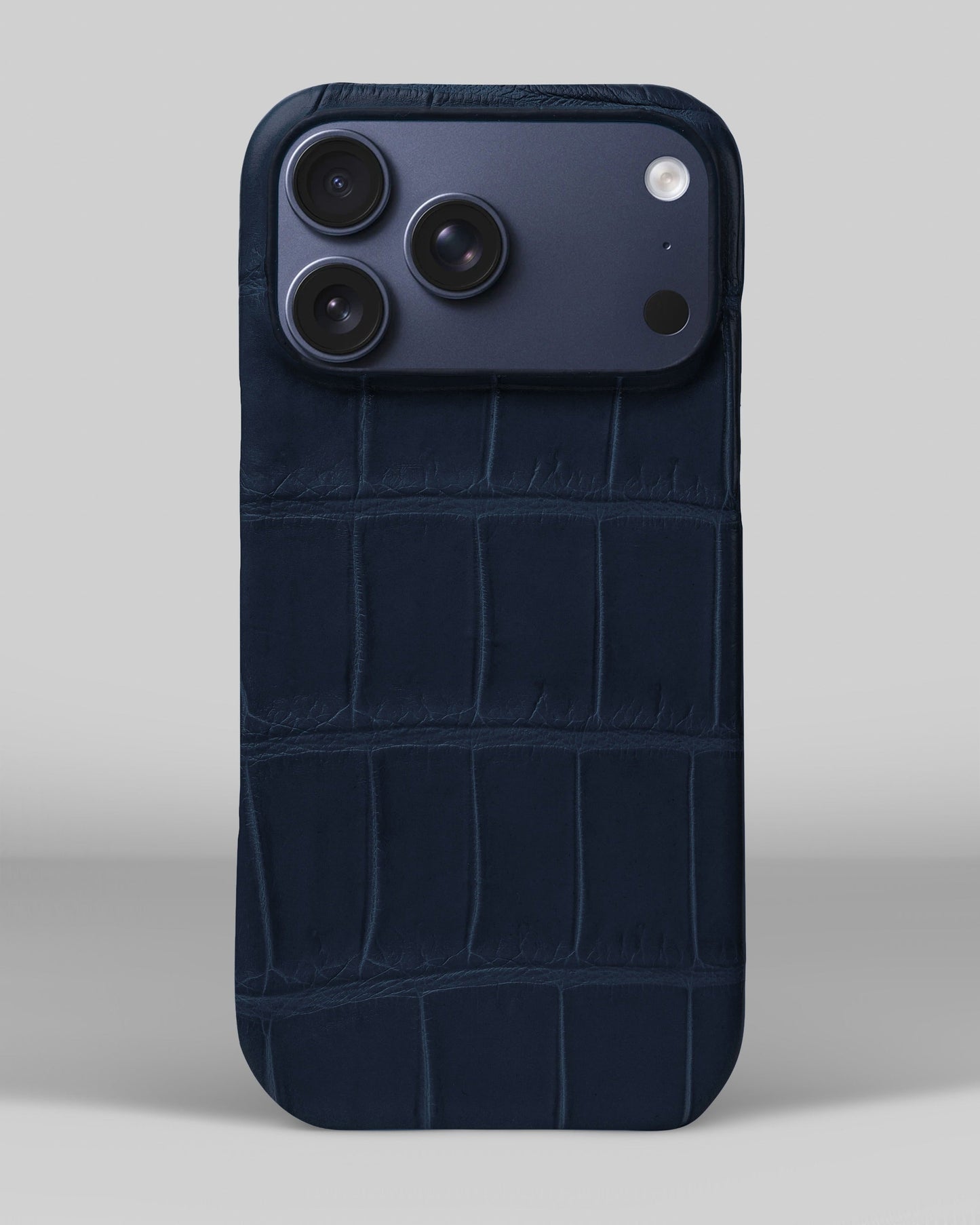 Темно-синій чохол обтягнутий шкірою крокодила для iPhone 18 Pro Max