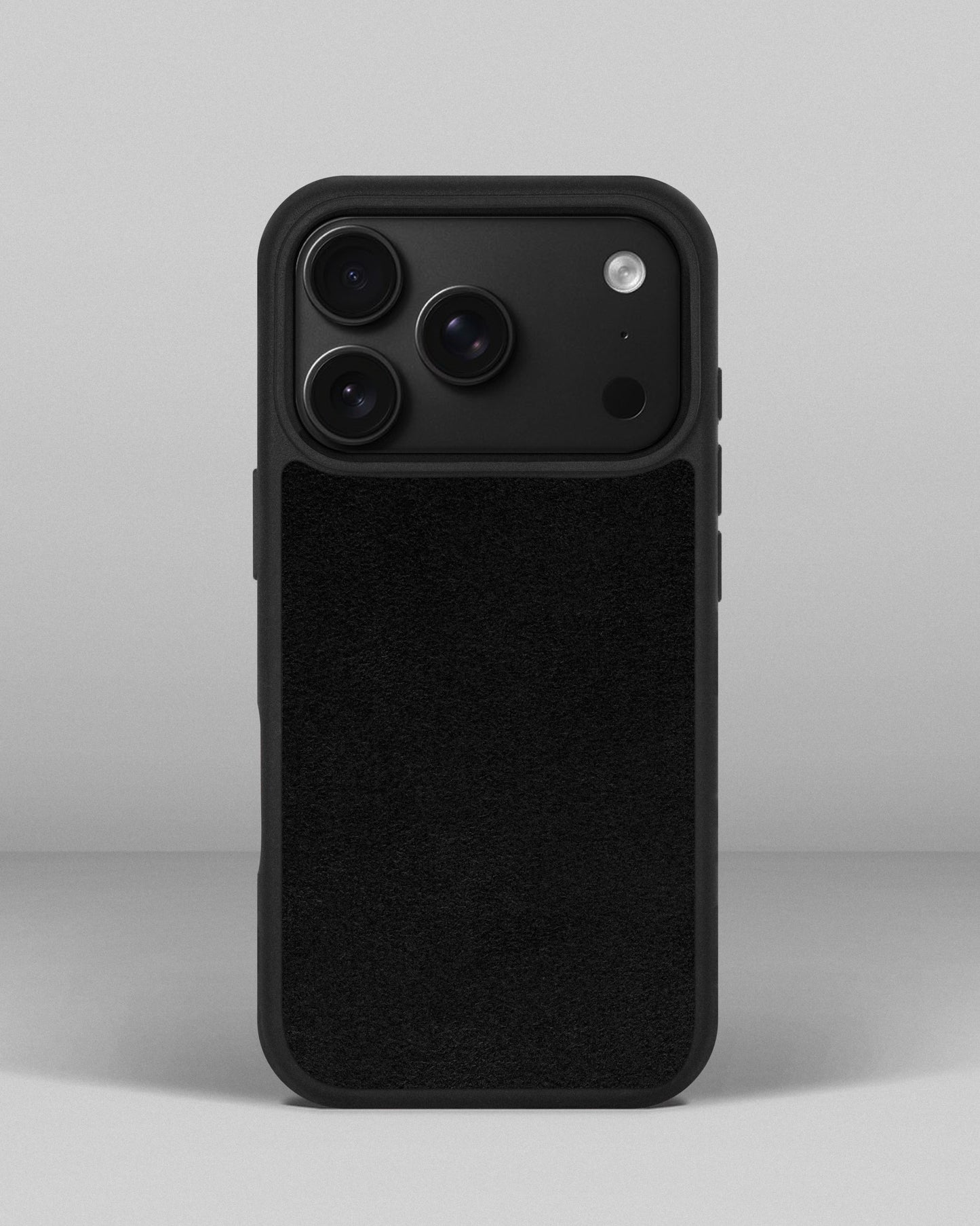 Чохол із чорною вставкою з алькантари для iPhone 18 Pro