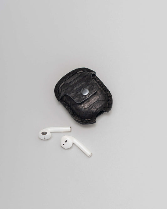 Чохол для AirPods із чорної шкіри пітона з широкими лусочками