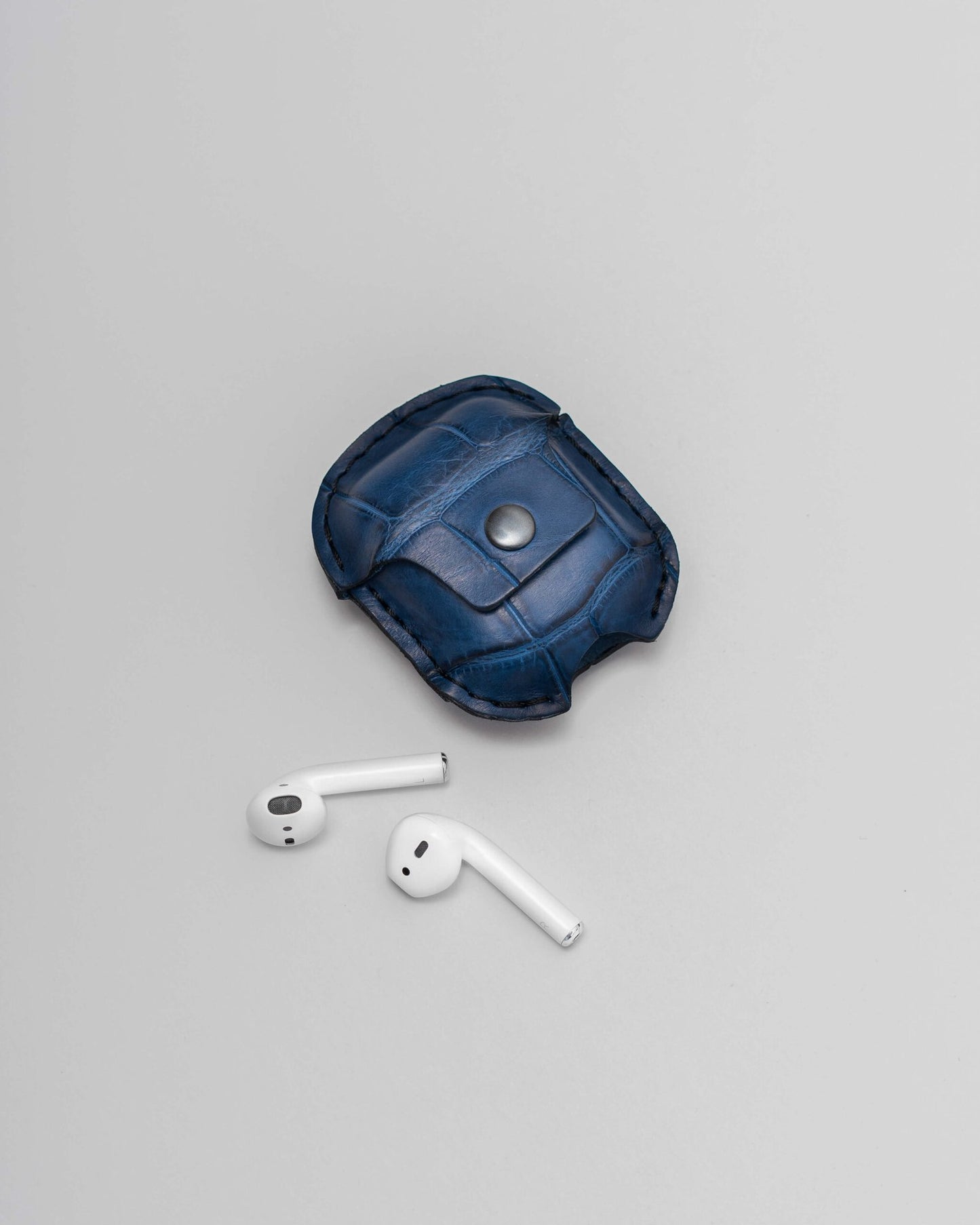 Чохол для AirPods із синьої шкіри крокодила