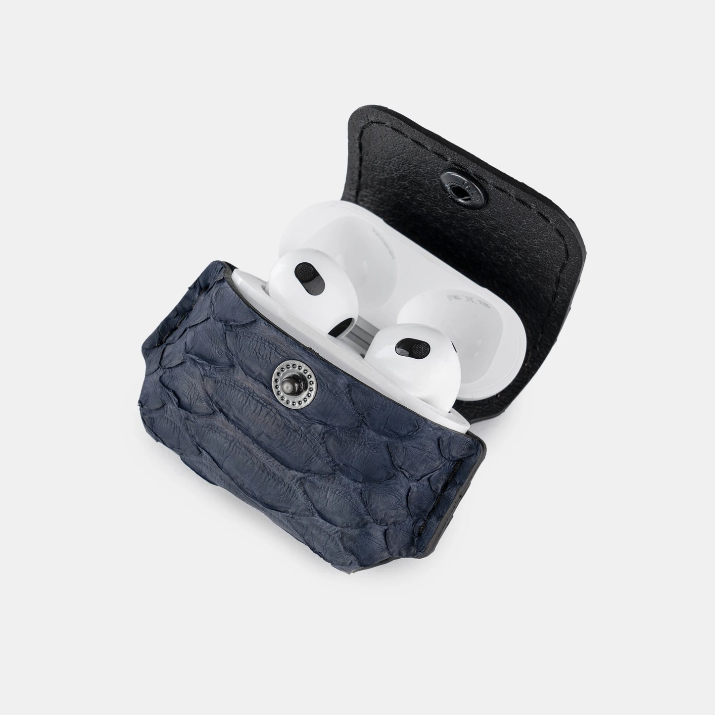 Чохол для AirPods Pro/Pro 2 із темно-синьої шкіри пітона з широкими лусочками