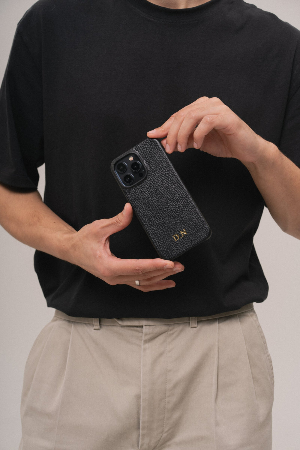 Черный кожаный чехол для iPhone 14 Pro Max