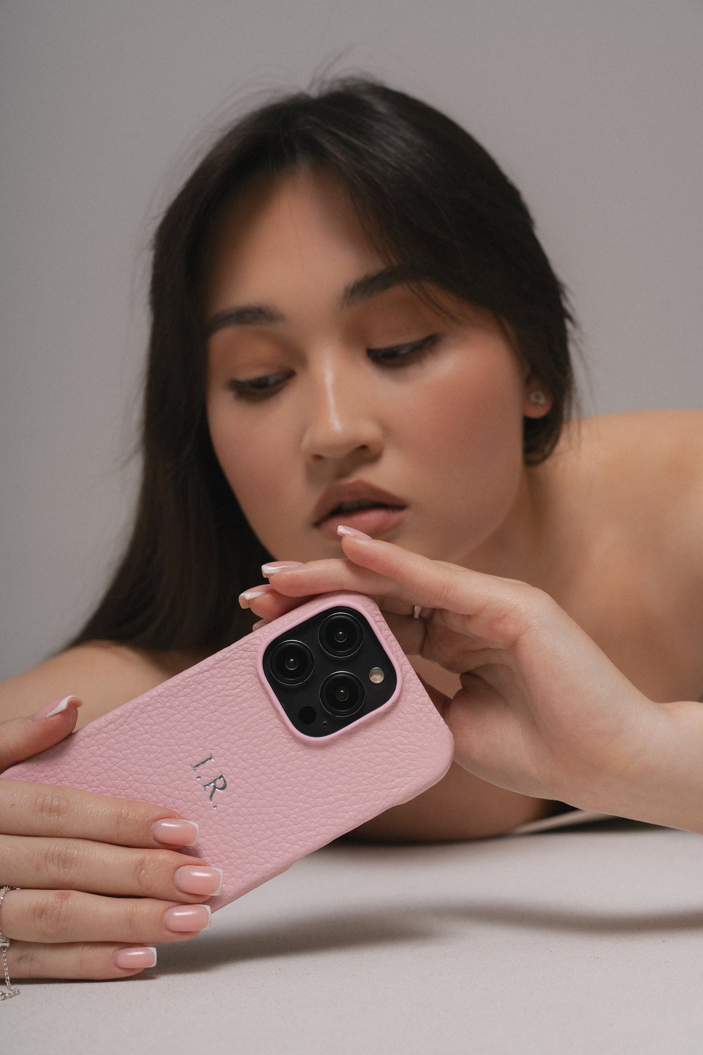 Рожевий шкіряний чохол для iPhone 15 Plus