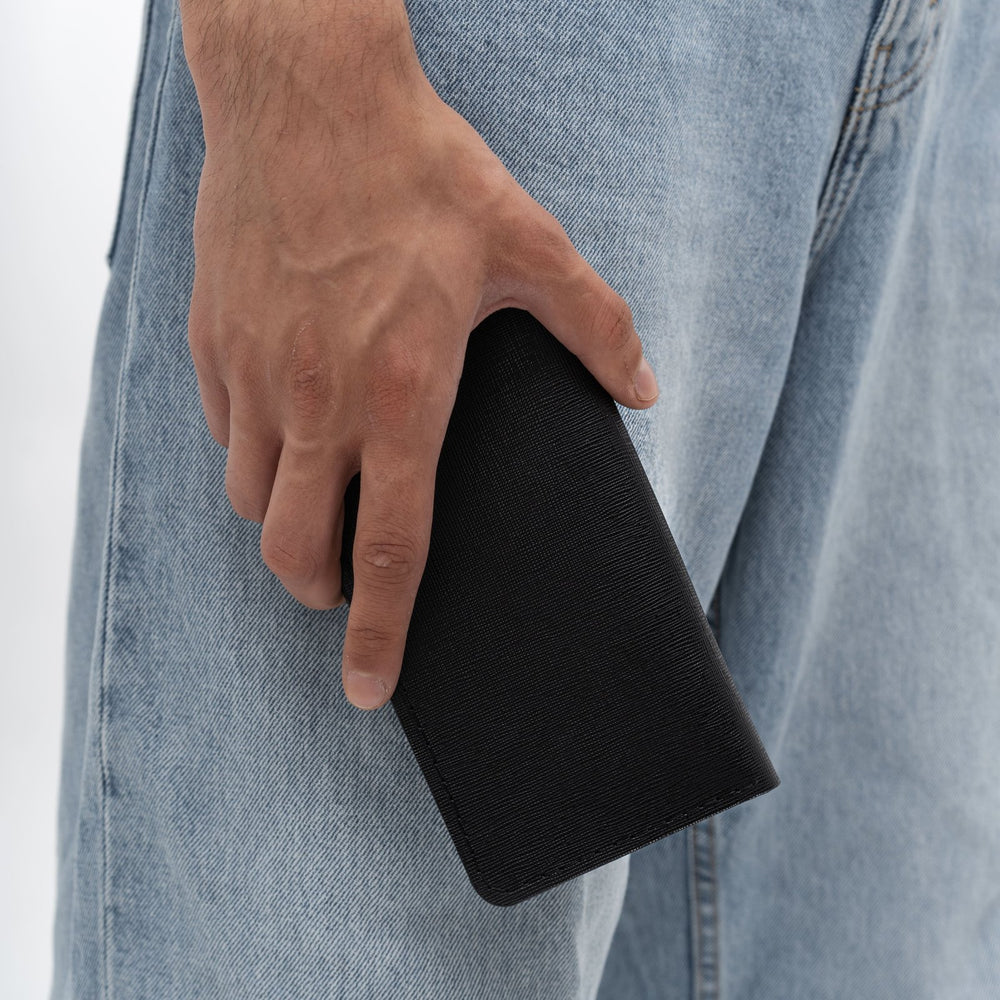 Кошелёк из чёрной телячьей кожи Saffiano