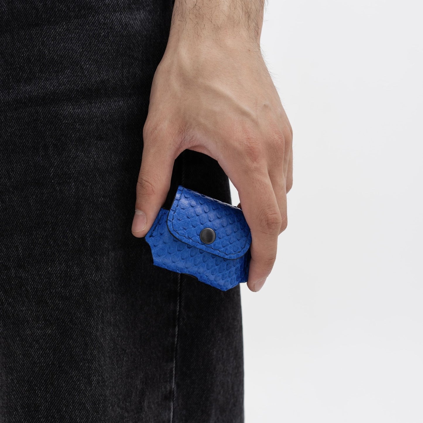 Чохол для AirPods 1/2 із синьої шкіри пітона з дрібними лусочками