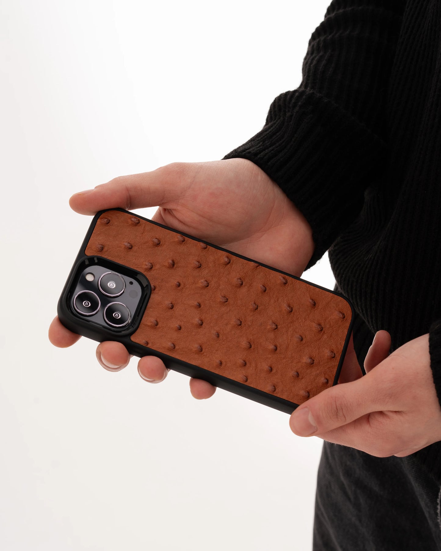 Чохол із коричневої шкіри страуса з фолікулами для iPhone 12 Pro