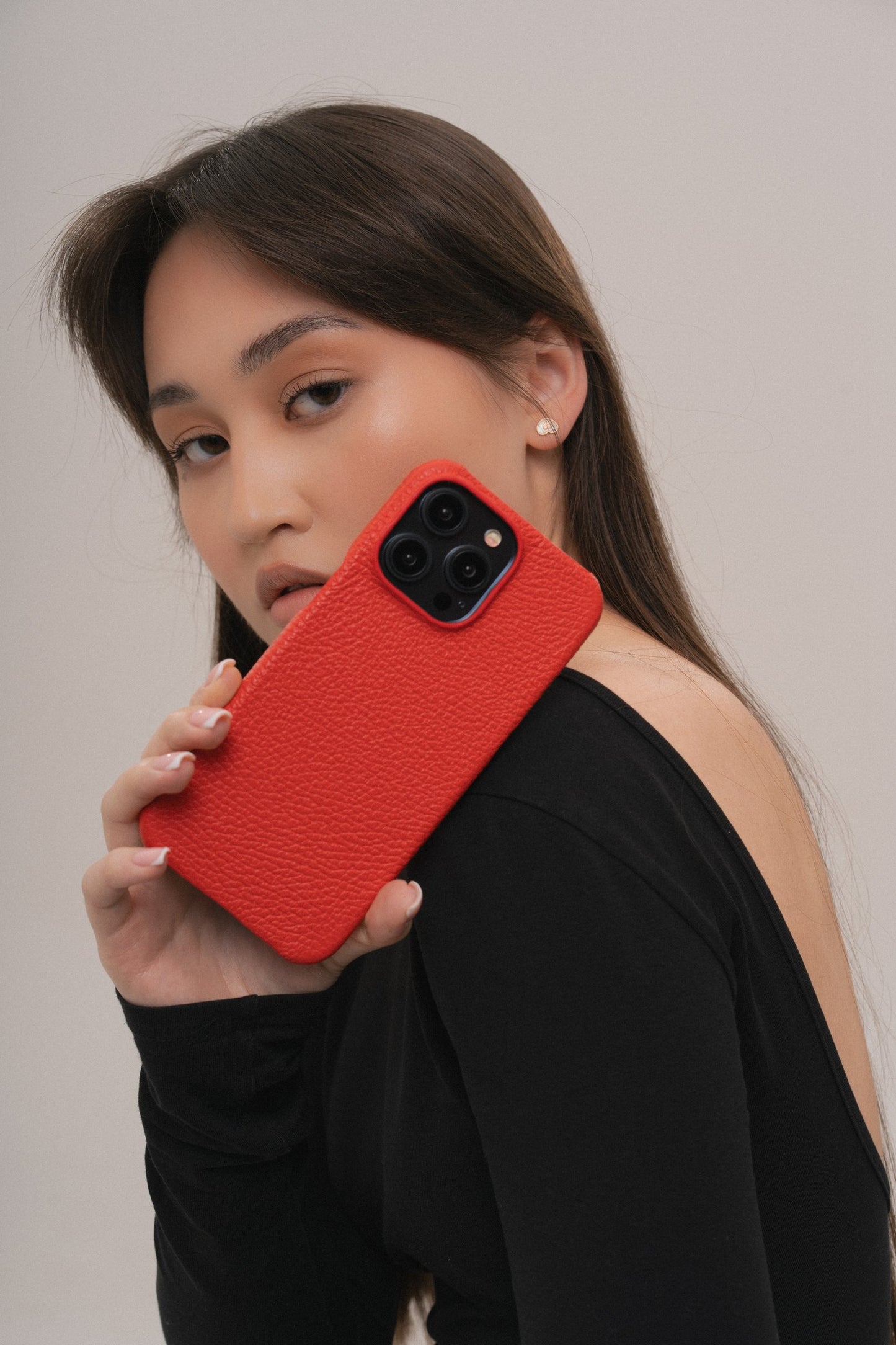 Червоний шкіряний чохол для iPhone 16 Plus