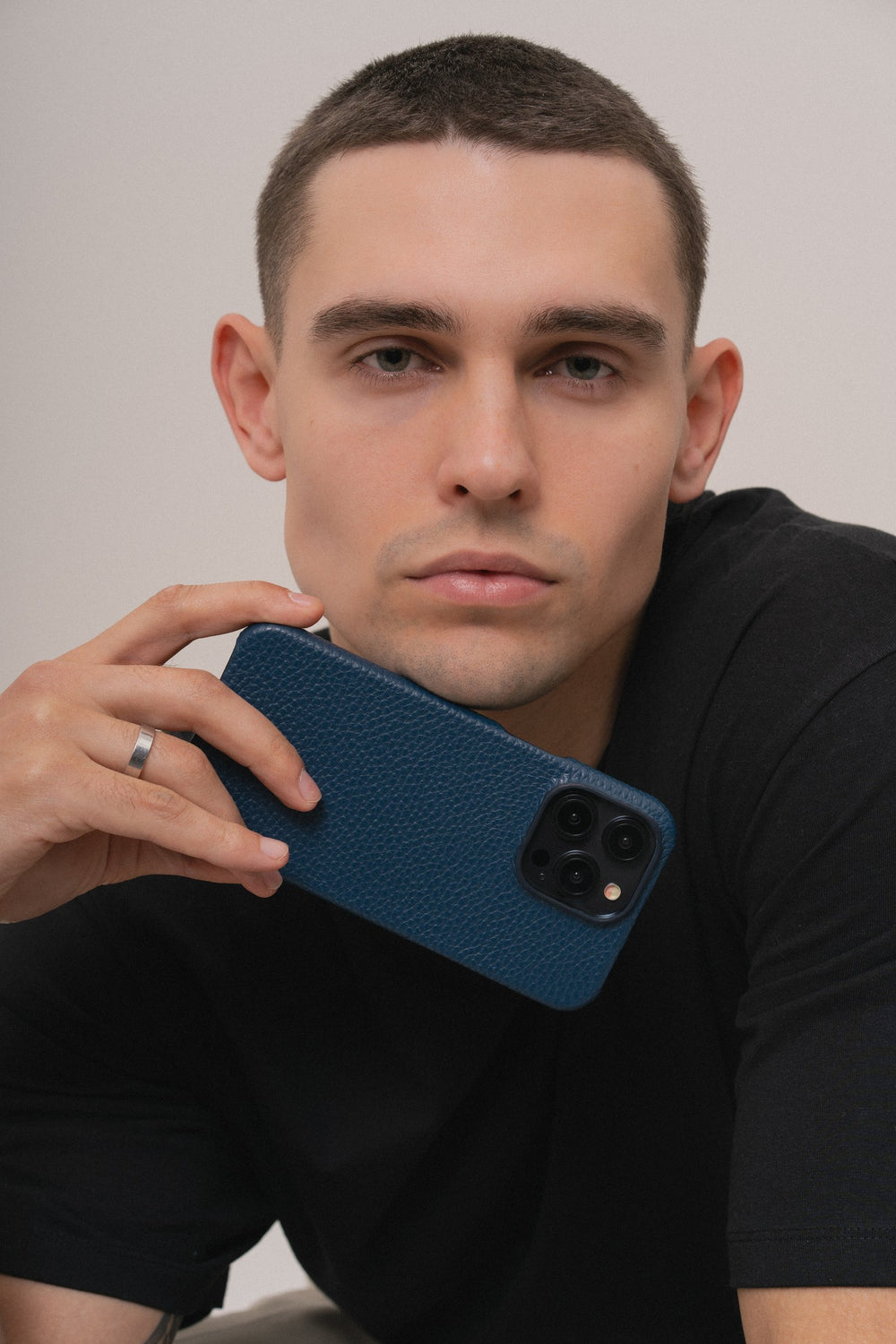 Темно-синій шкіряний обтягнутий чохол для iPhone 14 Pro