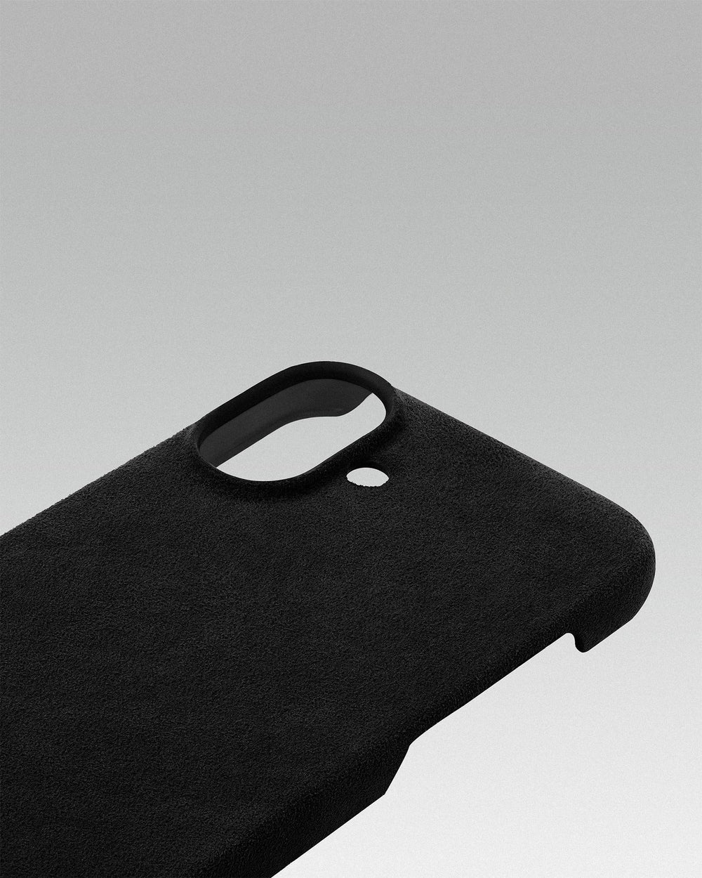 Чорний обтягнутий чохол з алькантари для iPhone 16 Plus