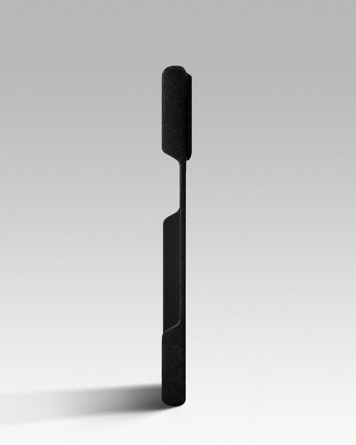 Чорний чохол з алькантари для iPhone 16