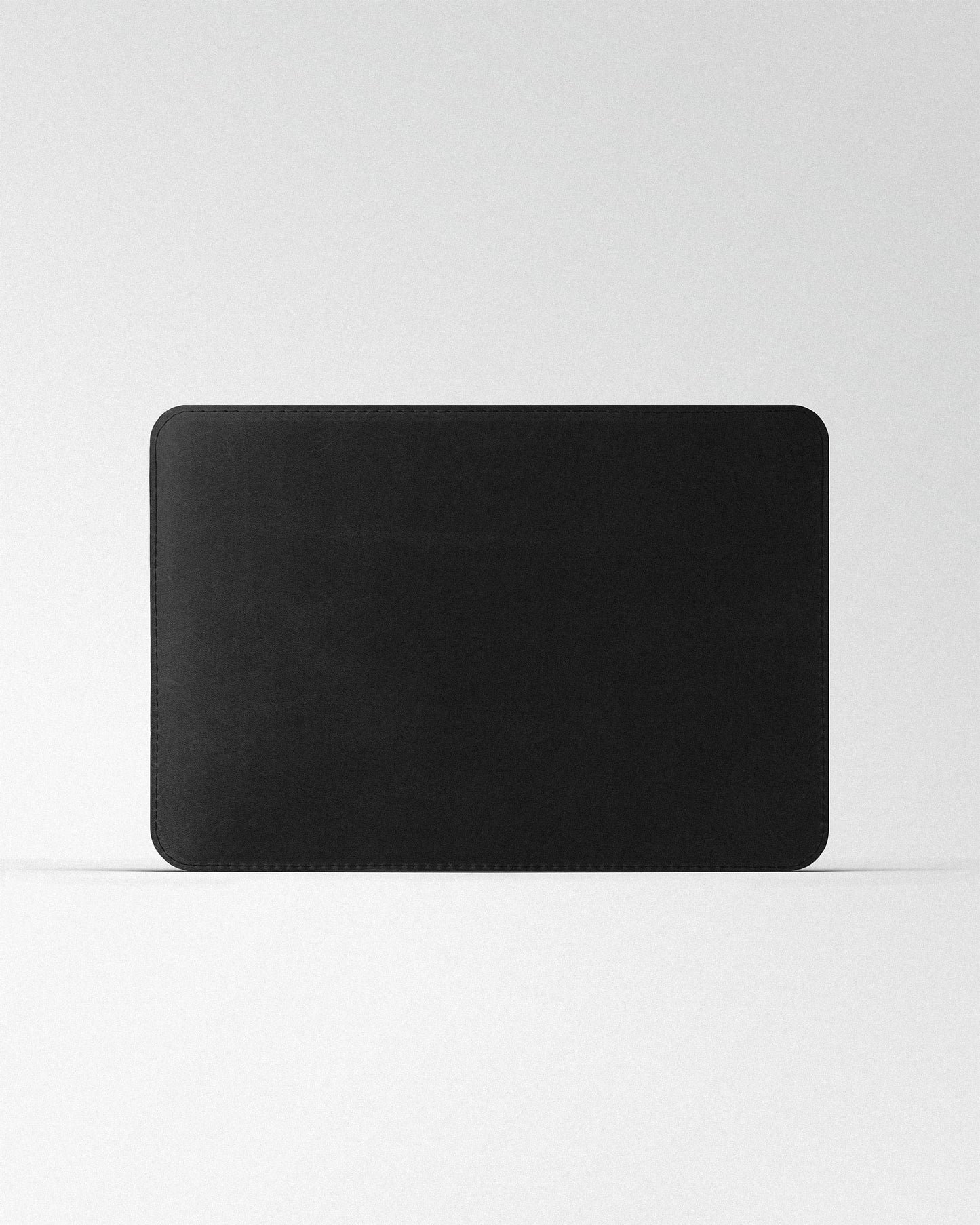 Чохол Minimalist  із чорного крейзі хорс для MacBook