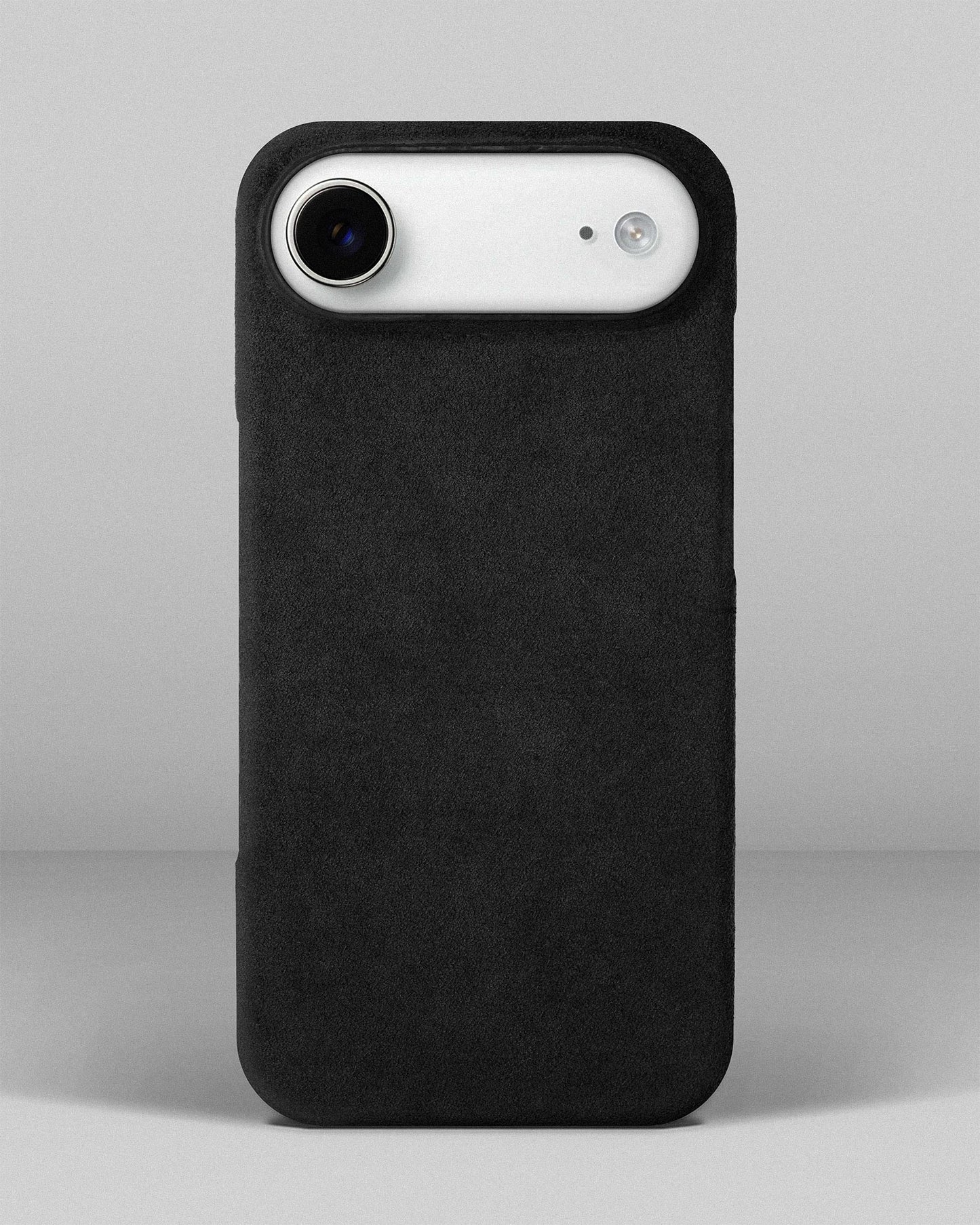 Чорний чохол з алькантари для iPhone 17 Air
