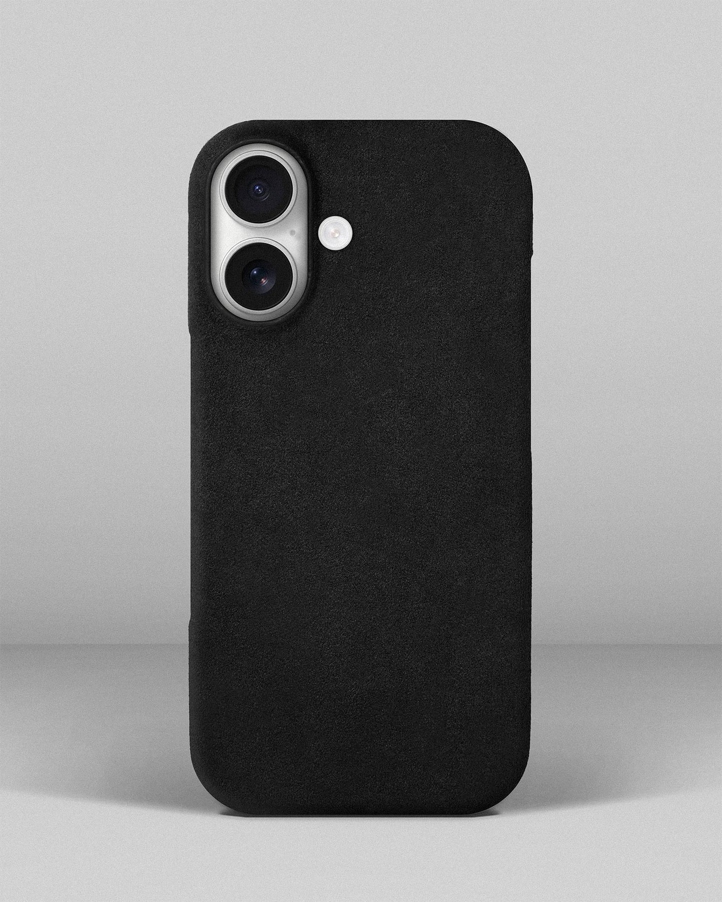 Чорний чохол з алькантари для iPhone 17