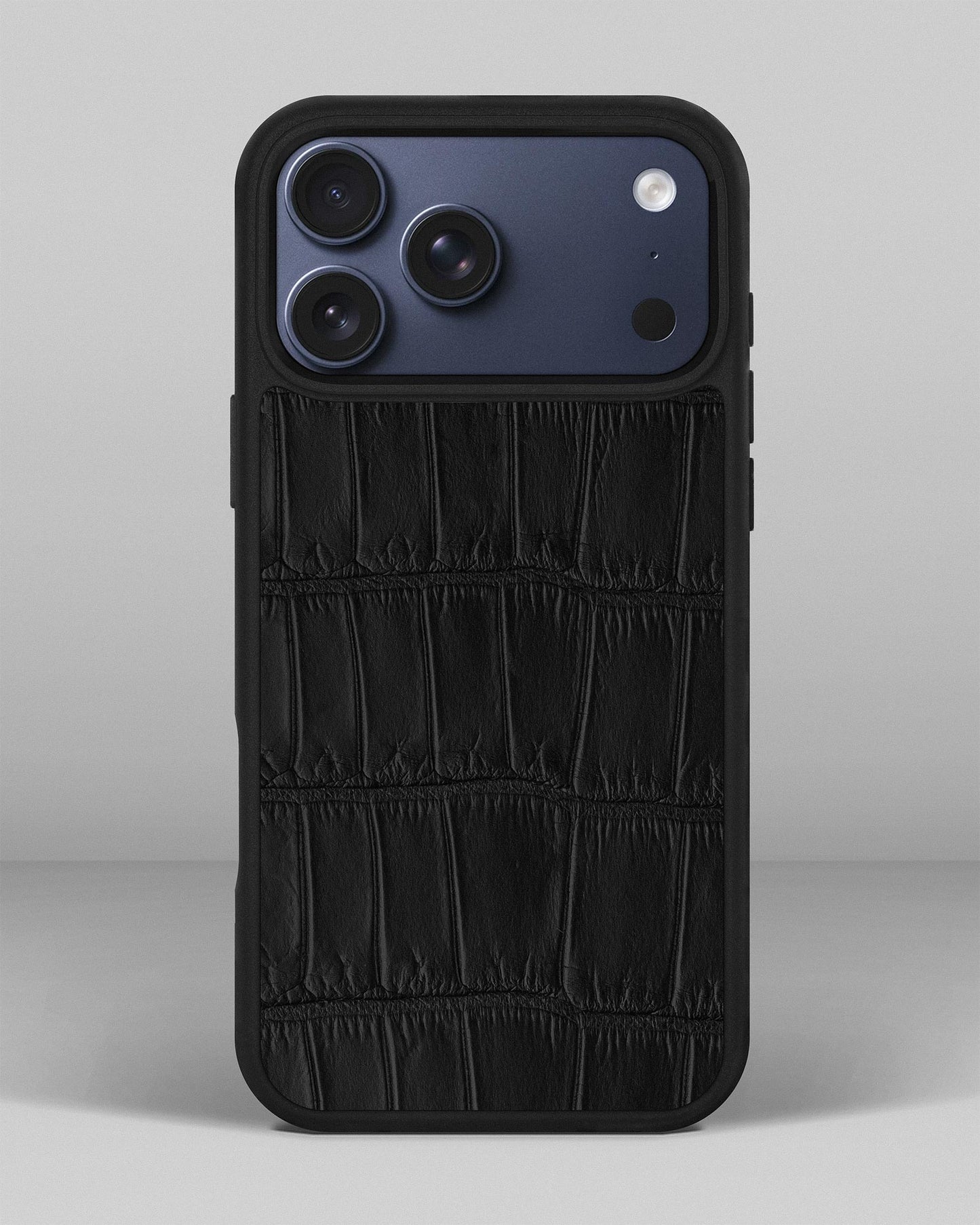 Чохол із чорної шкіри крокодила для iPhone 17 Pro Max