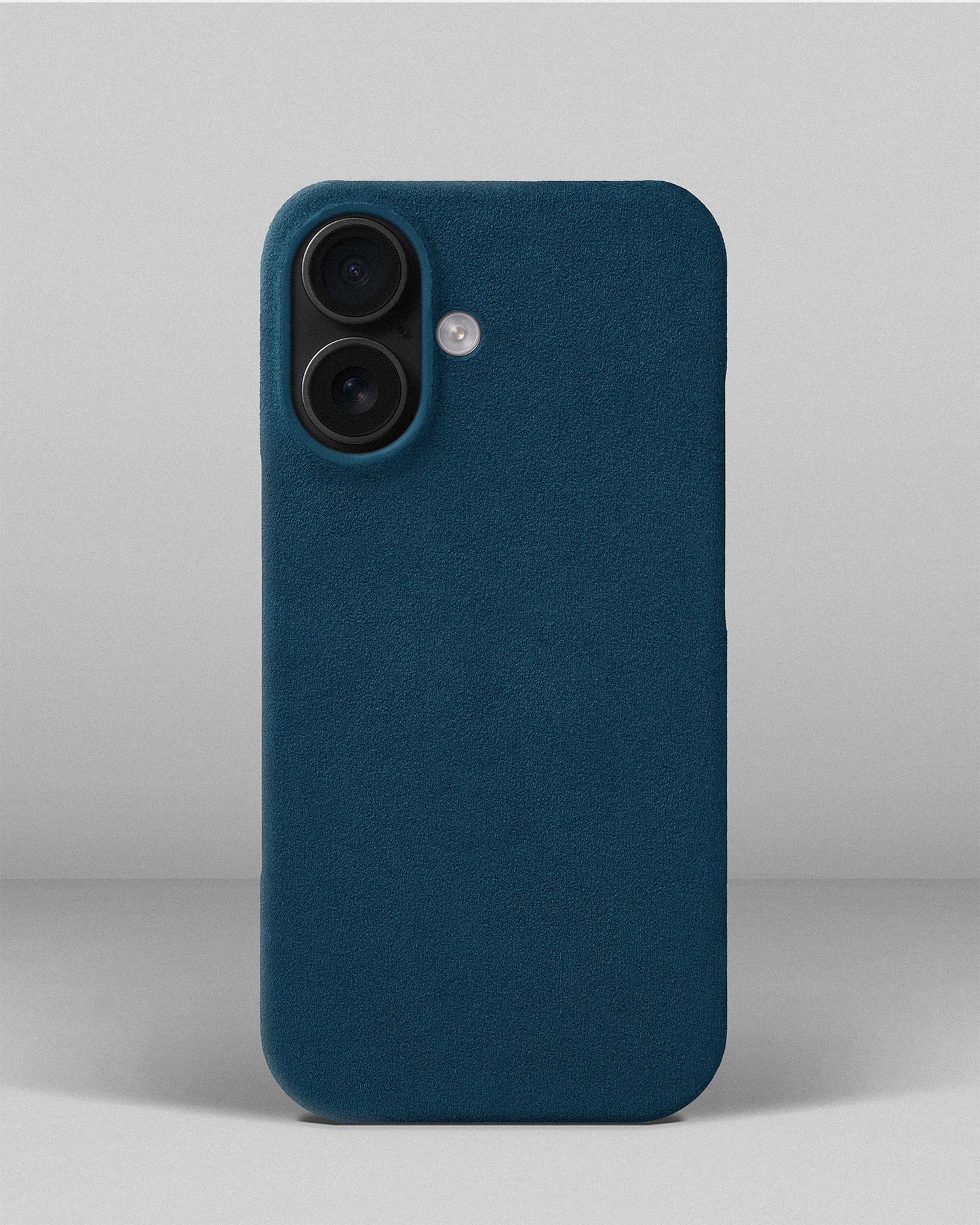 Синій чохол з алькантари для iPhone 16