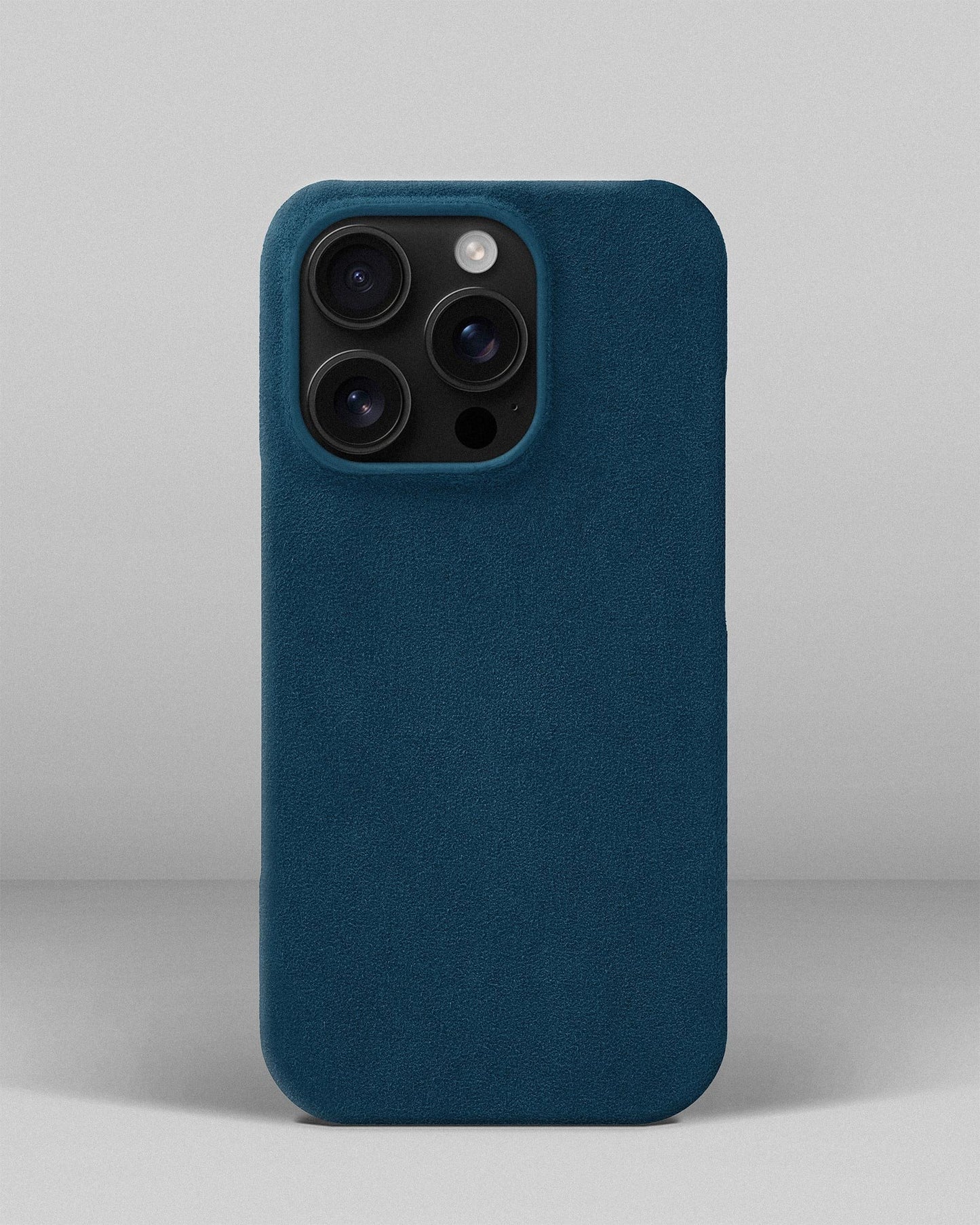 Синій чохол з алькантари для iPhone 16 Pro
