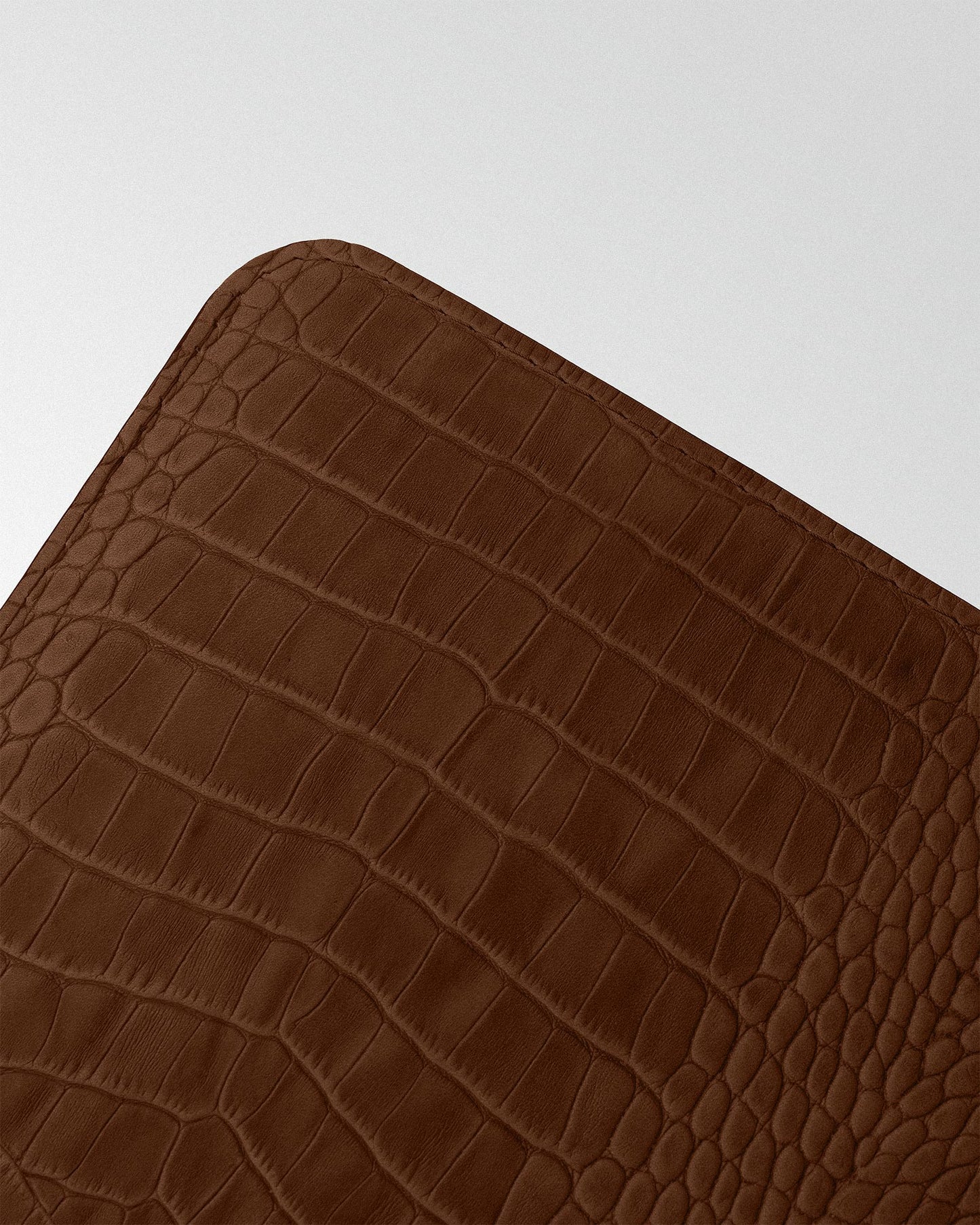Чохол Minimalist з коричневого тиснення під крокодила для MacBook