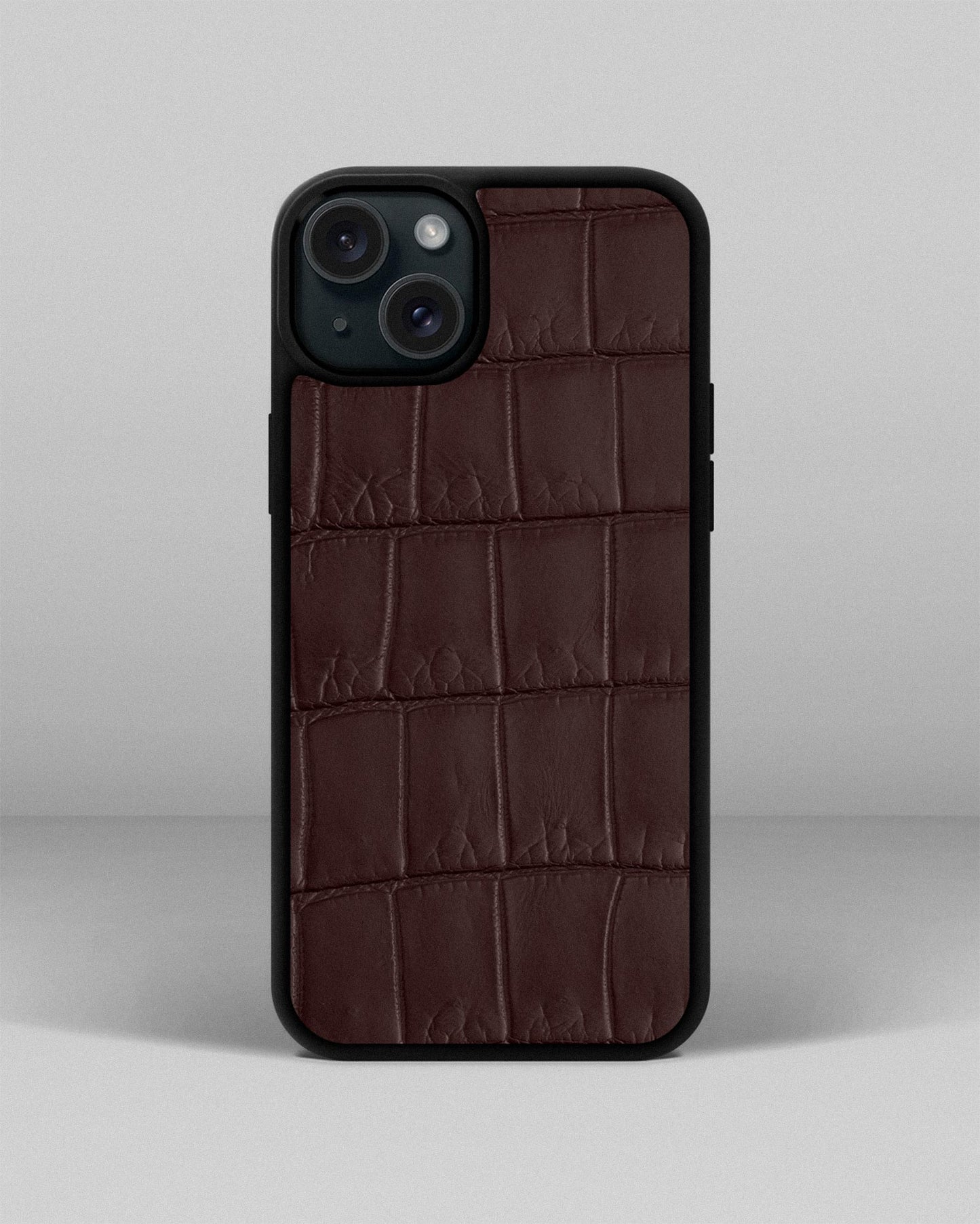 Чохол із темно-коричневої шкіри крокодила для iPhone 15