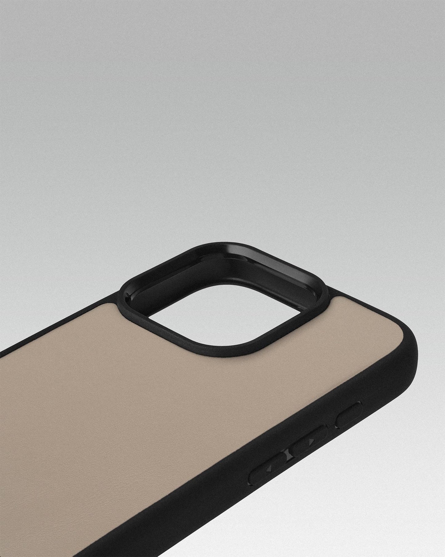 Чохол із бежевої телячої шкіри для iPhone 16 Pro Max