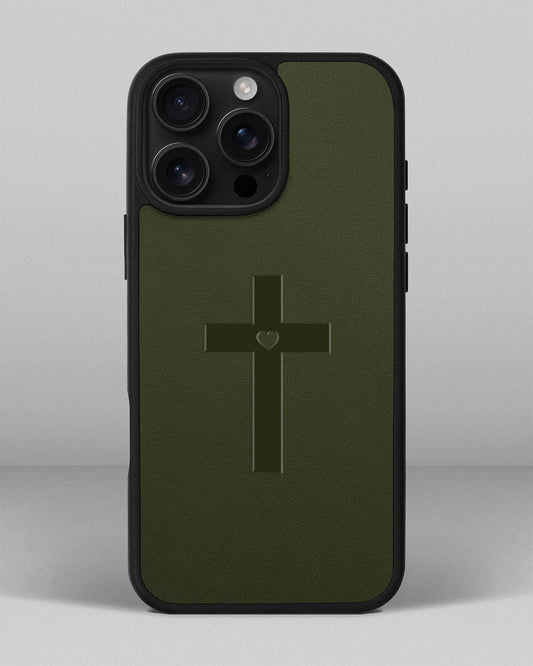 Чохол для iPhone 15 Pro Max в зеленому кольорі з тисненням хрест з серцем